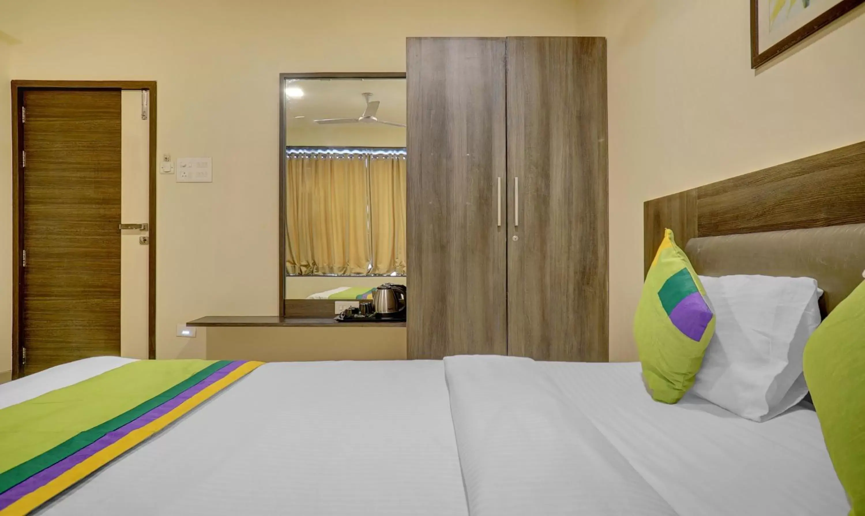 Bedroom, Bed in Treebo Bhagyashree Executive Bedroom, Bed in Treebo Bhagyashree Executive