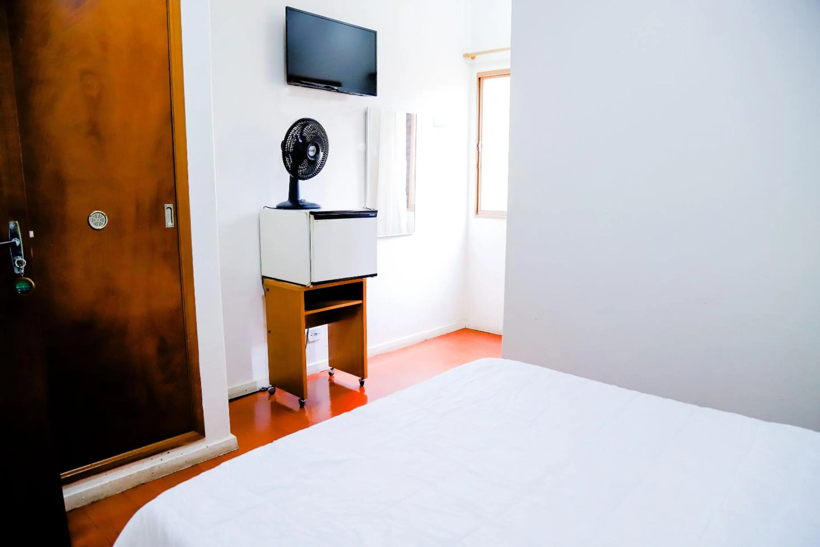 Communal lounge/ TV room, Bed in VOA Hotel Rezende