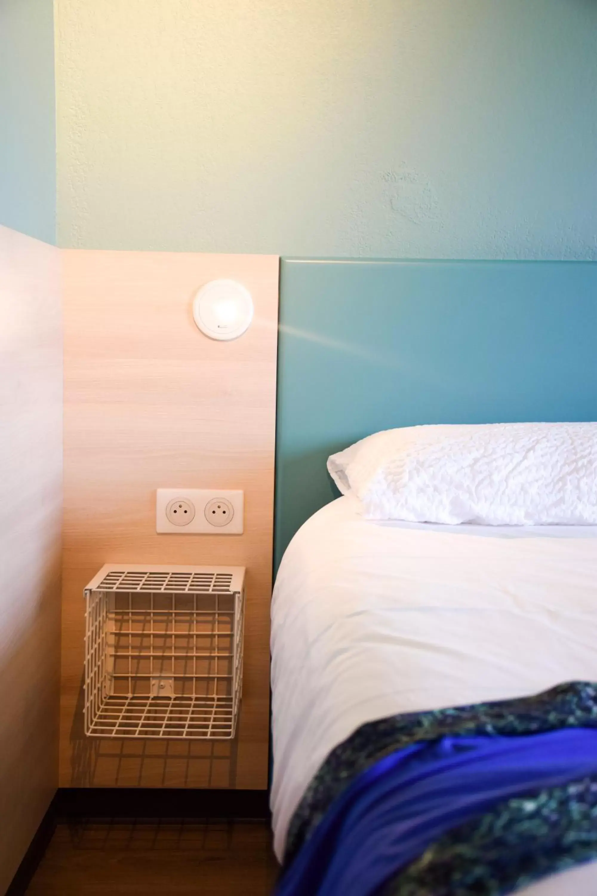 Bedroom, Bed in ibis Budget Millau Viaduc