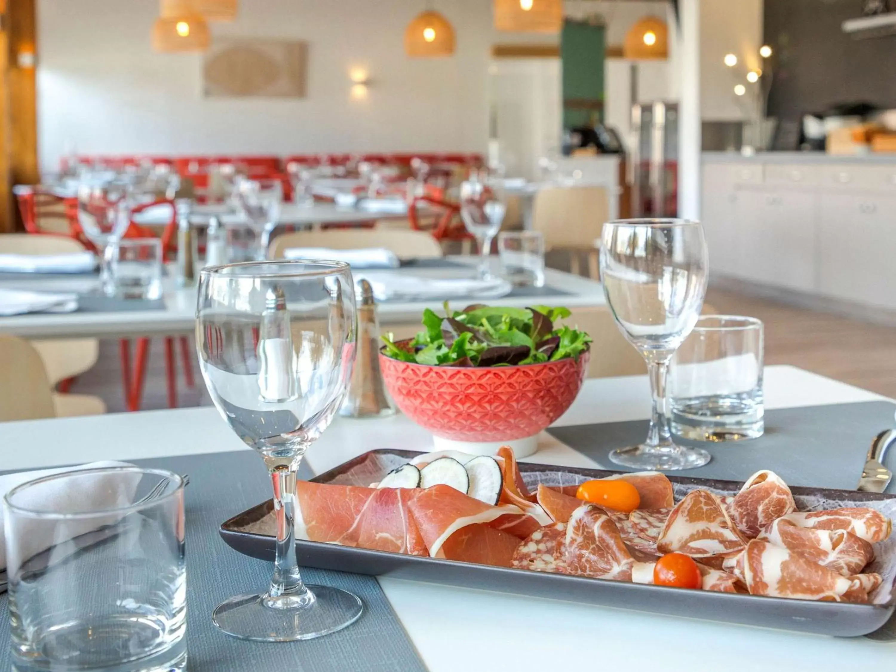 Restaurant/Places to Eat in Novotel Perpignan Nord Rivesaltes