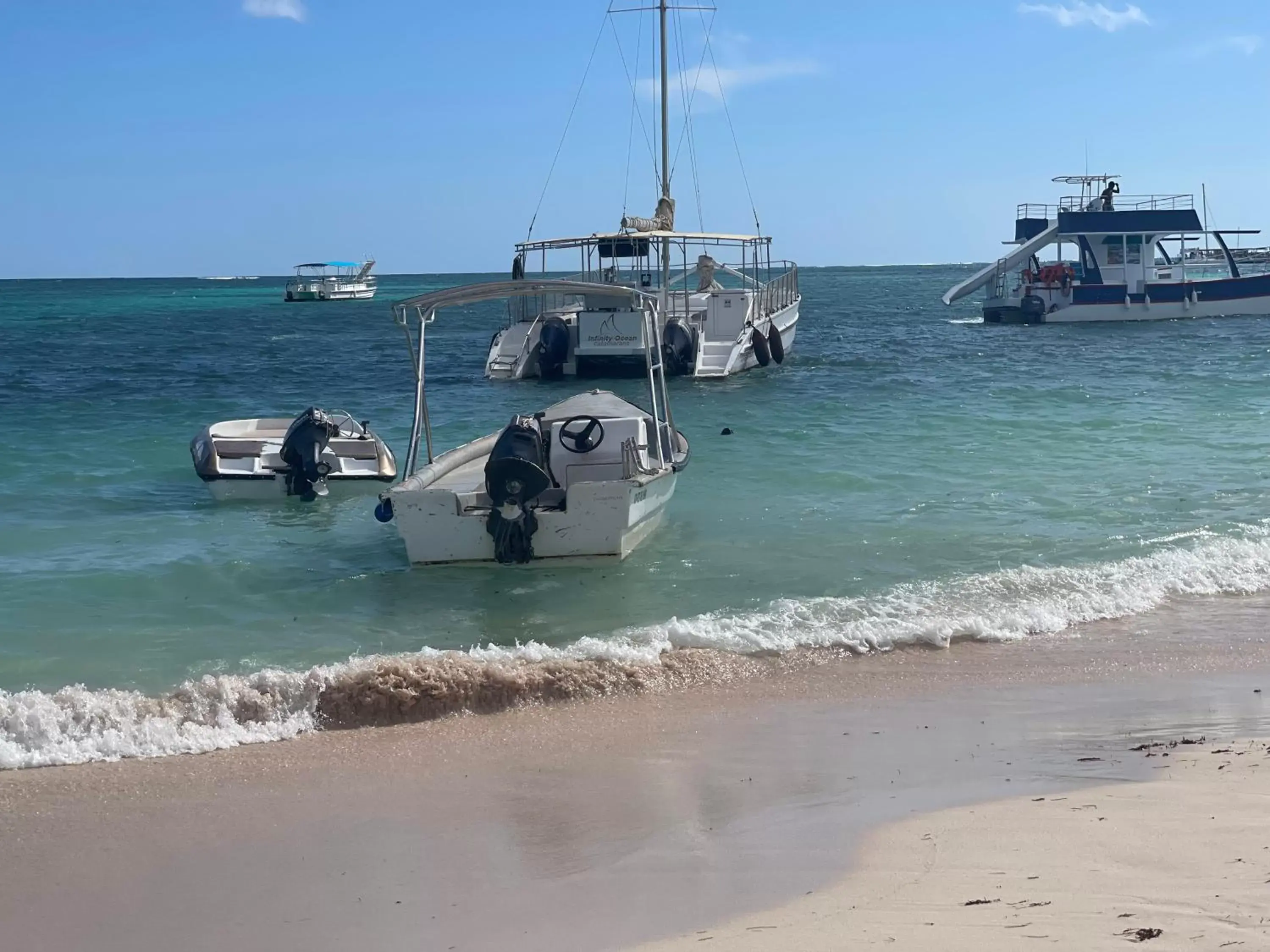 Beach in Yonah comfort punta cana, shared apartment