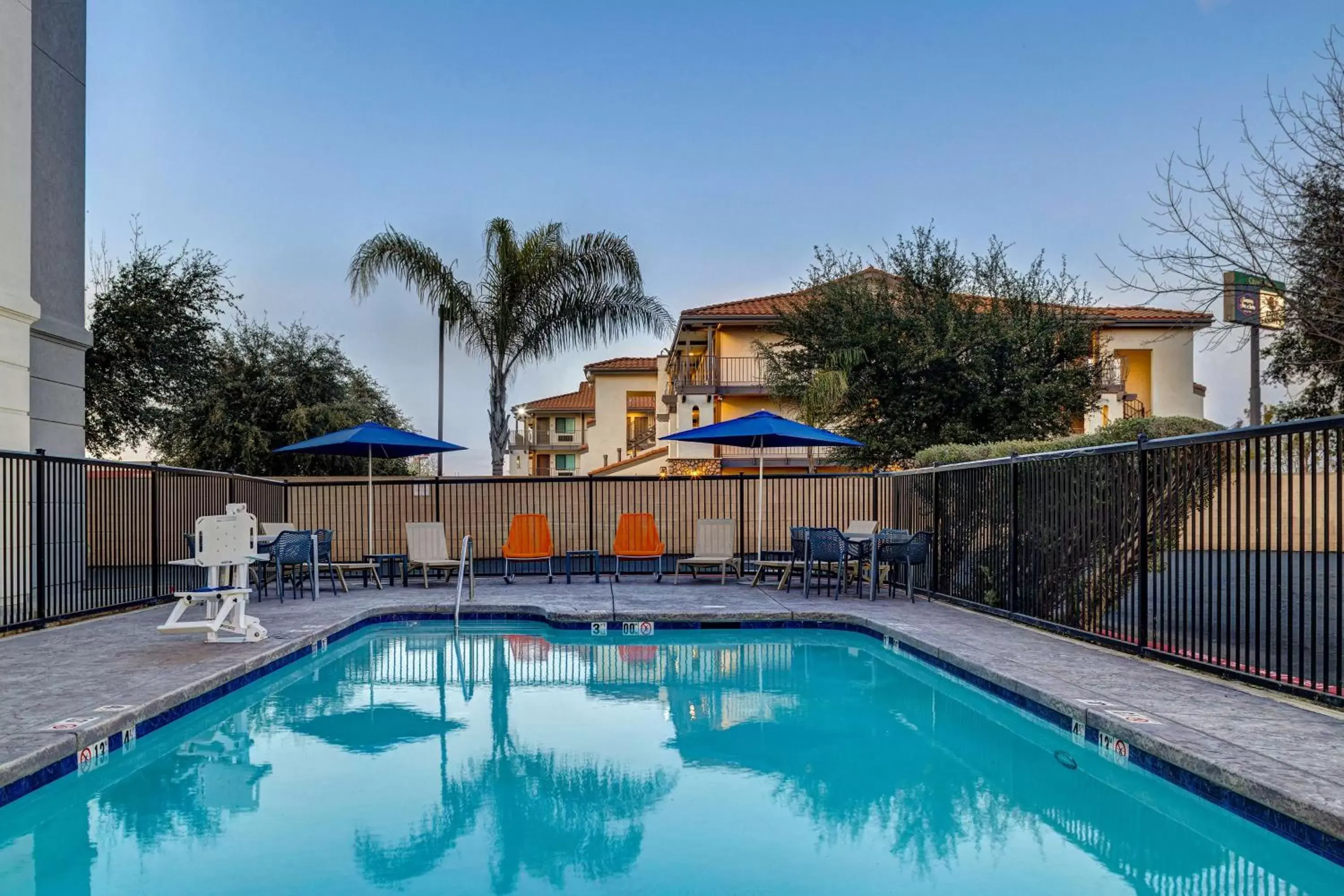 Pool view, Swimming Pool in Hampton Inn & Suites Tulare