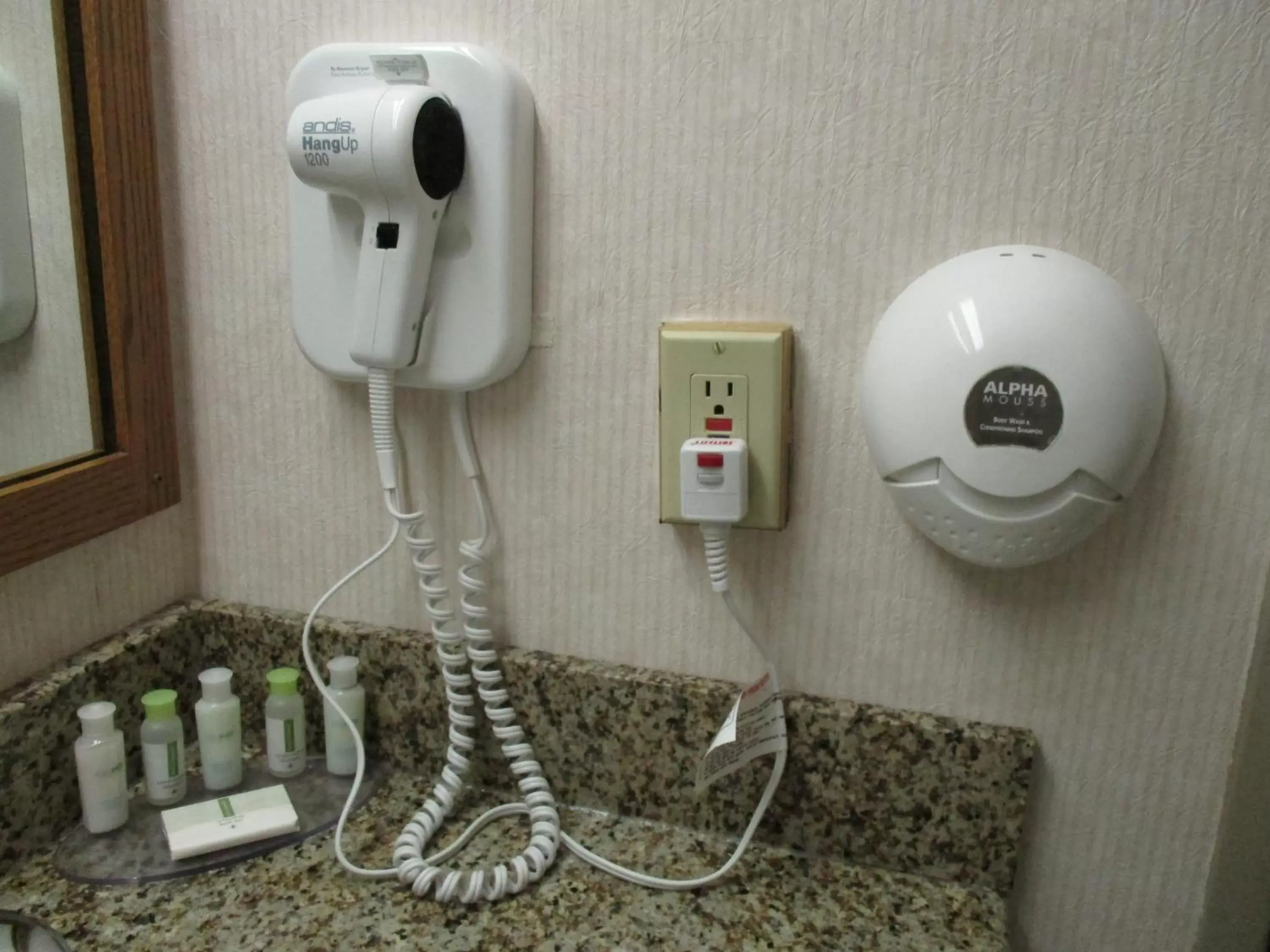 Bathroom in Days Inn by Wyndham Renfrew Conference Centre