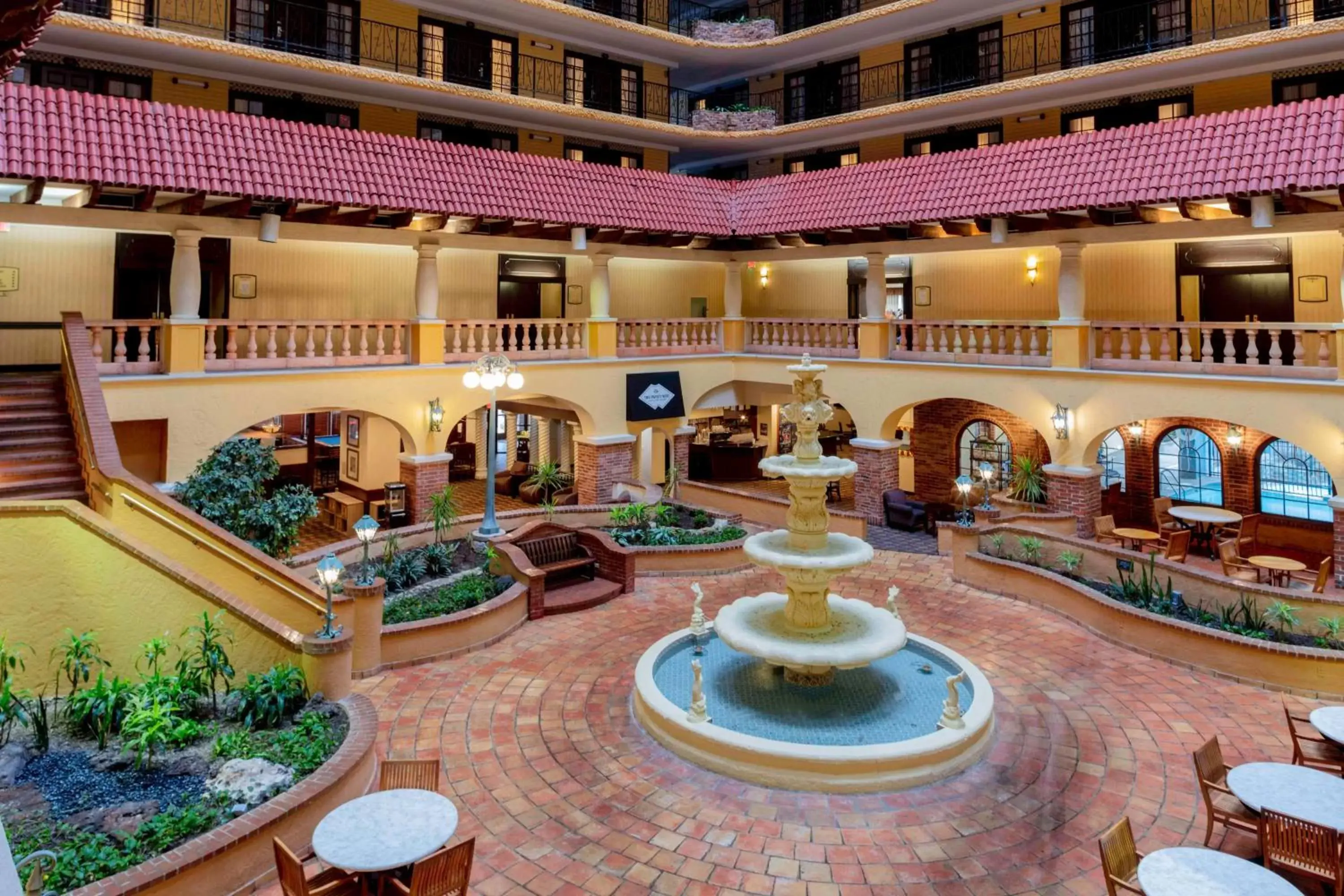 Lobby or reception in Embassy Suites by Hilton Kansas City Plaza