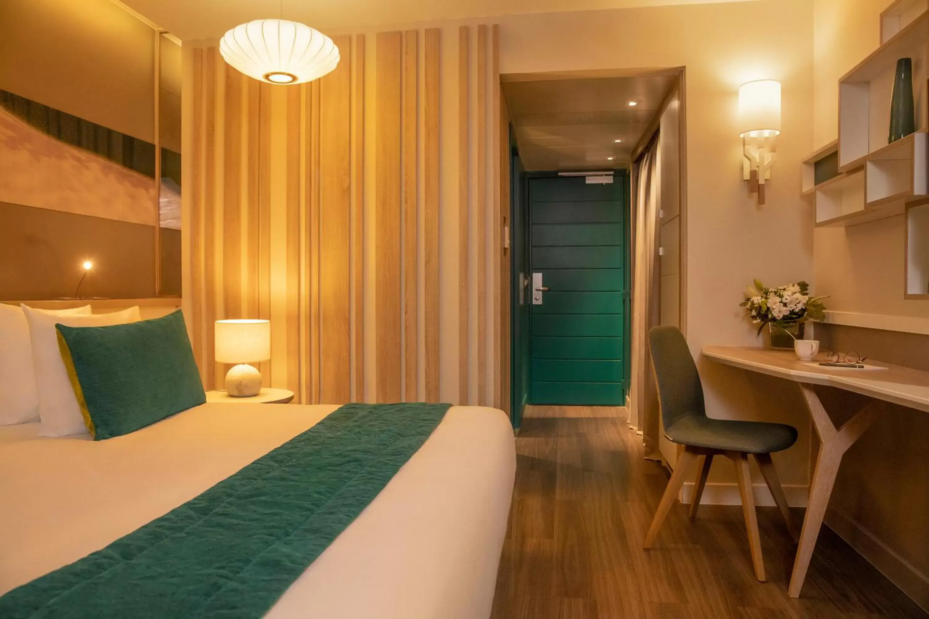 TV and multimedia, Bed in Hôtel Le B d'Arcachon by Inwood Hotels