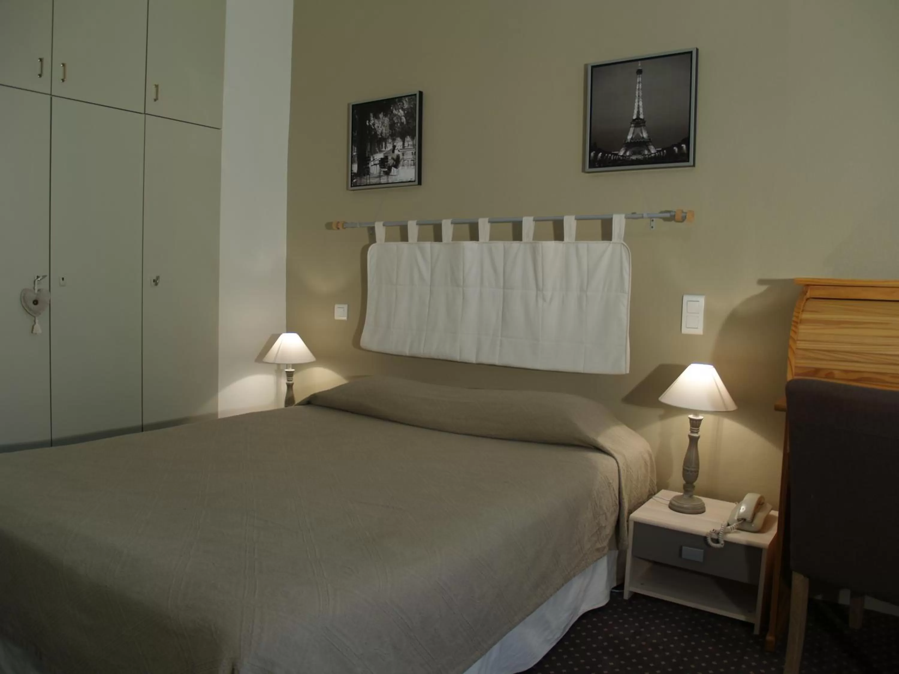 Photo of the whole room in Hôtel Central