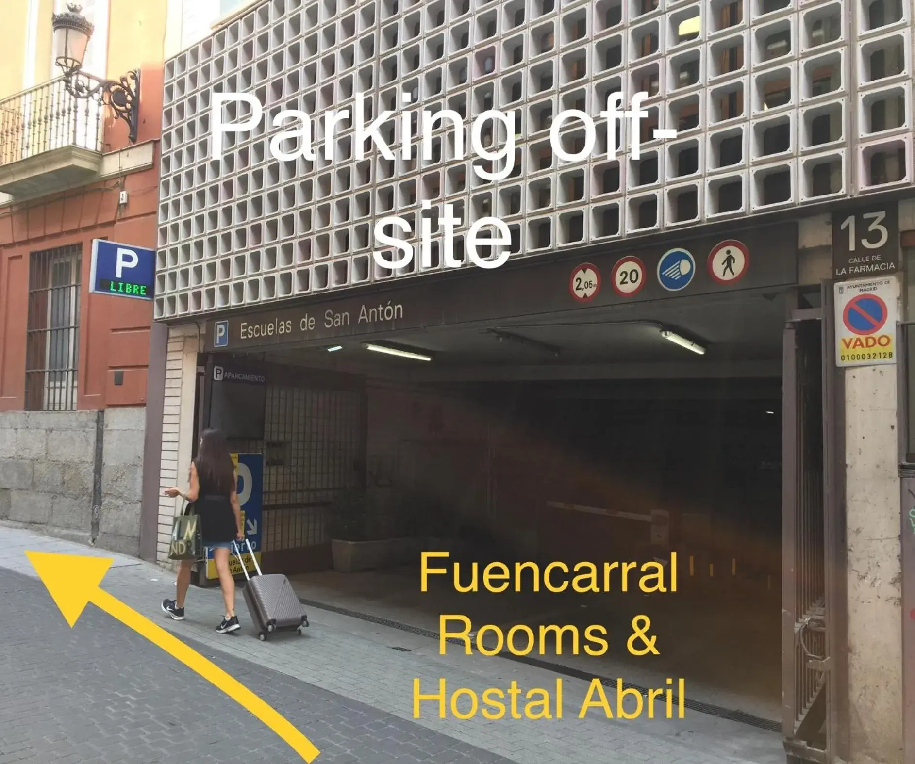 Parking, Property Logo/Sign in Hostal Abril Madrid