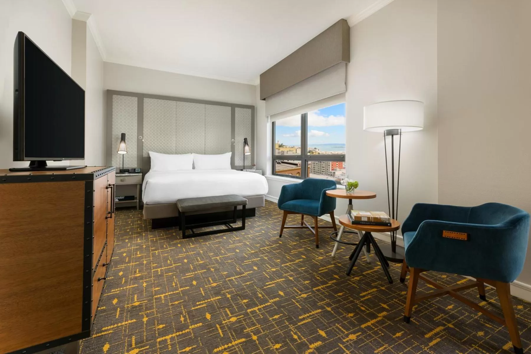 Photo of the whole room, Bed in Stanford Court San Francisco