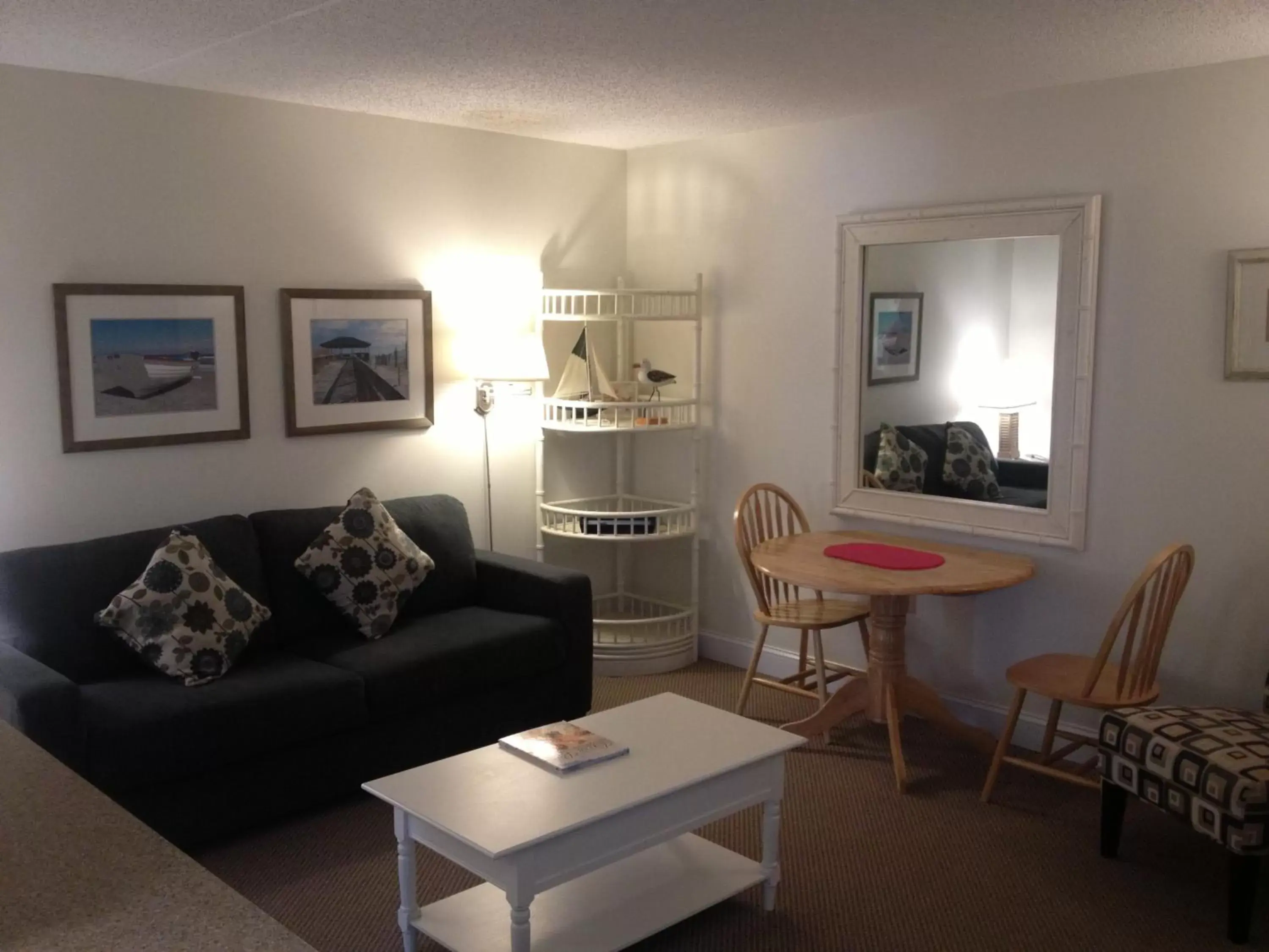 Living room, Seating Area in Biscayne Suites