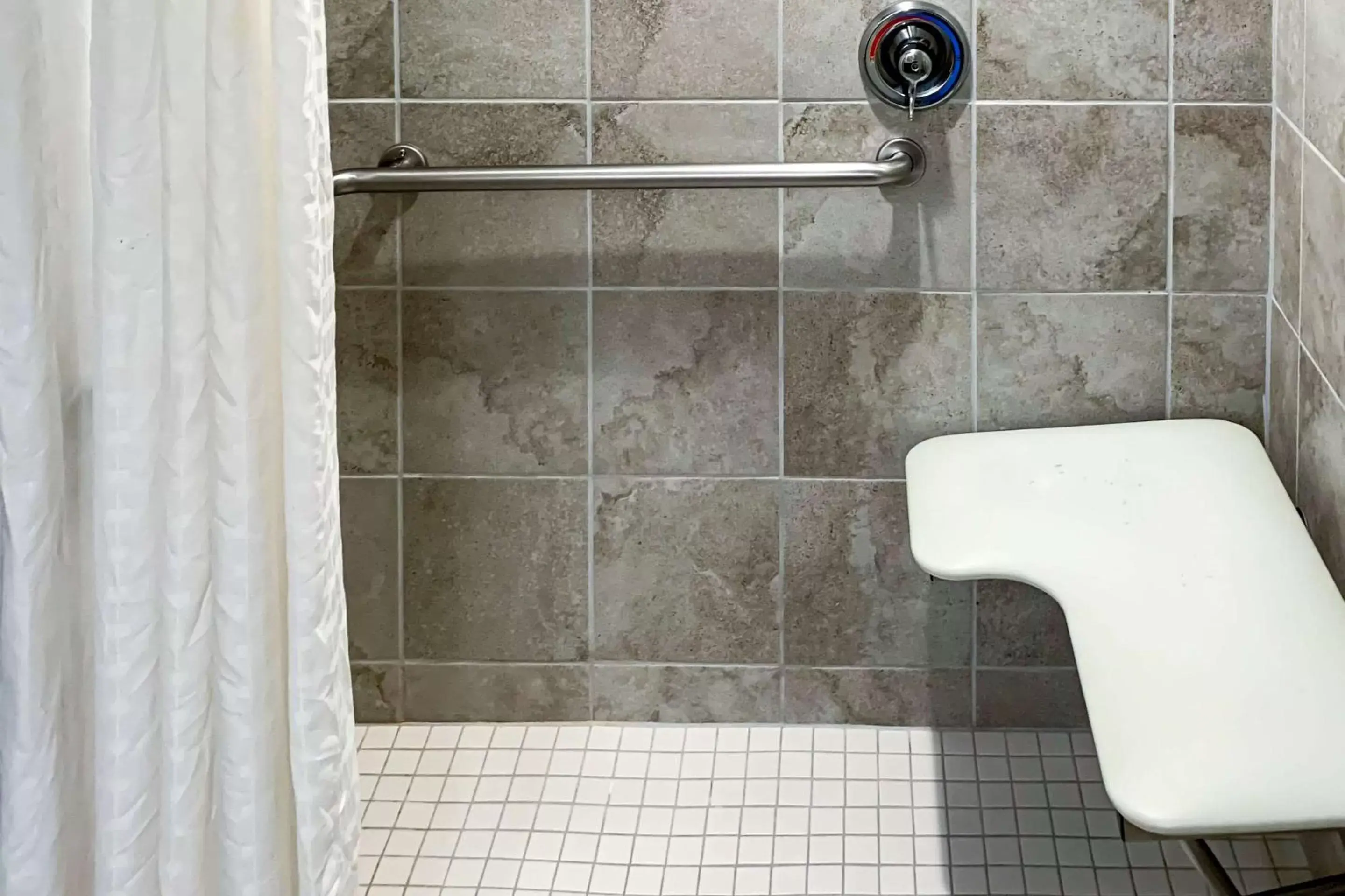 Bathroom in Comfort Inn Pittsburgh Crafton Bathroom in Comfort Inn Pittsburgh Crafton