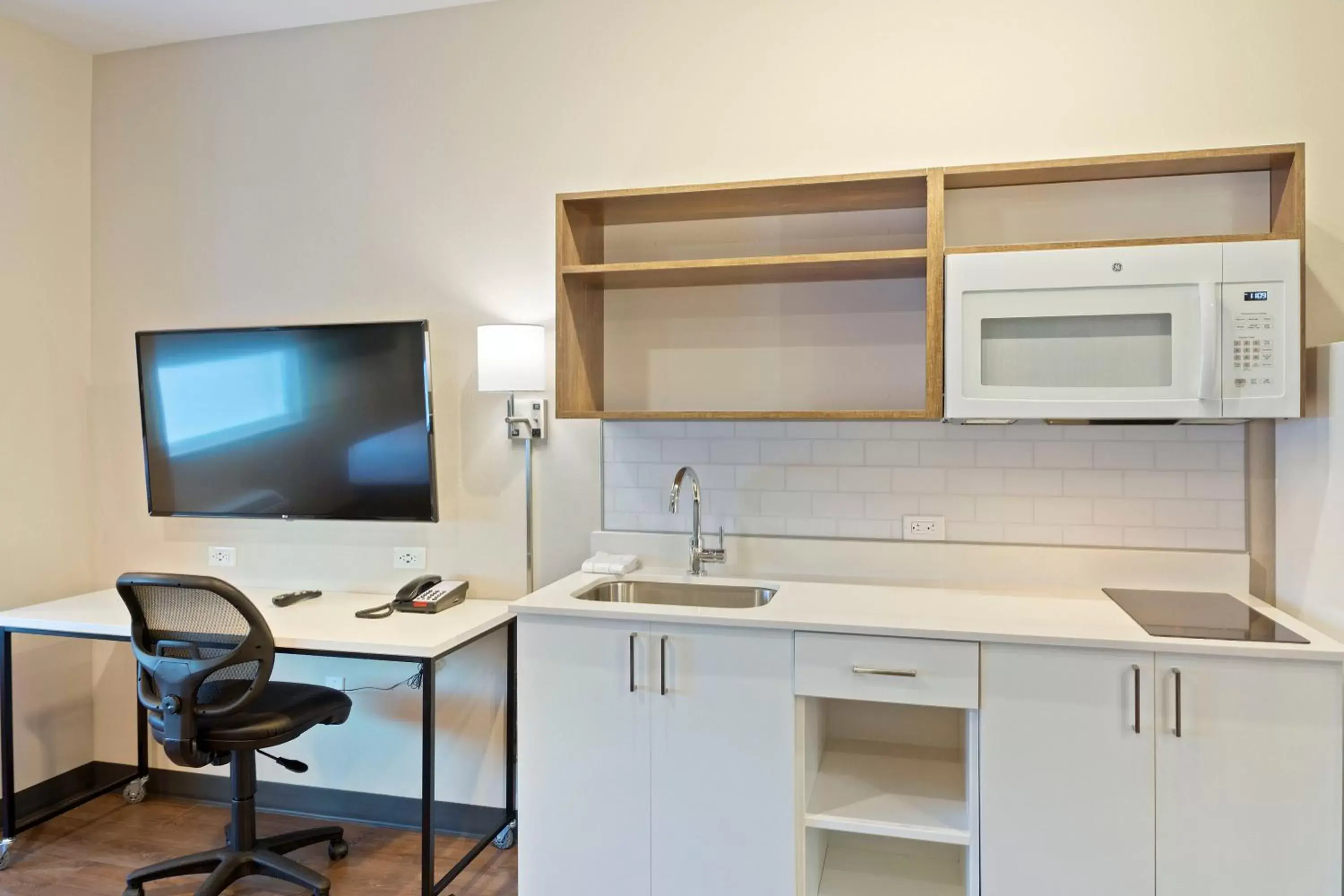 Kitchen or kitchenette, Kitchen/Kitchenette in Extended Stay America Premier Suites - Phoenix - Chandler - Downtown