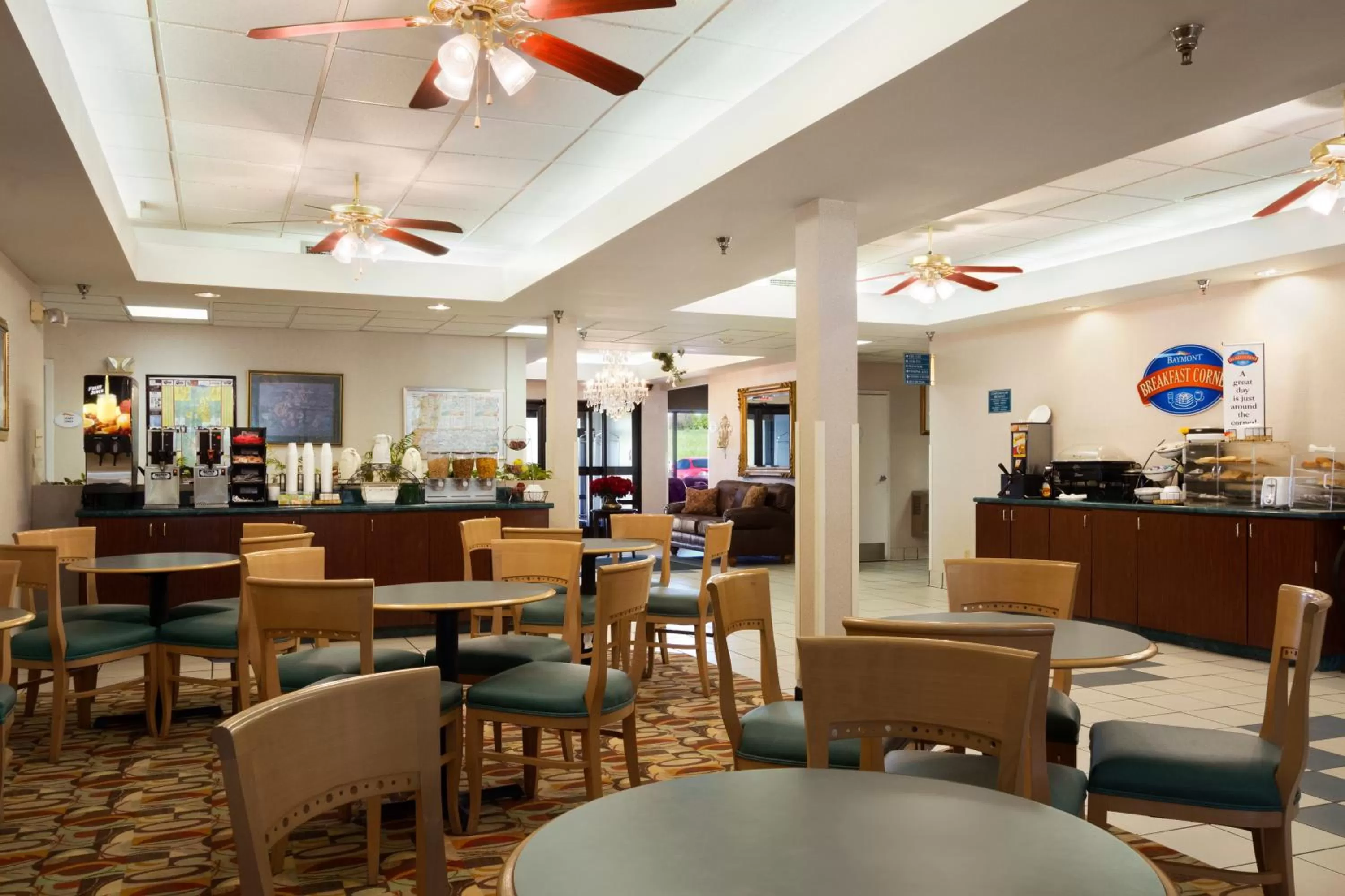 Lounge or bar in Baymont by Wyndham Crossville