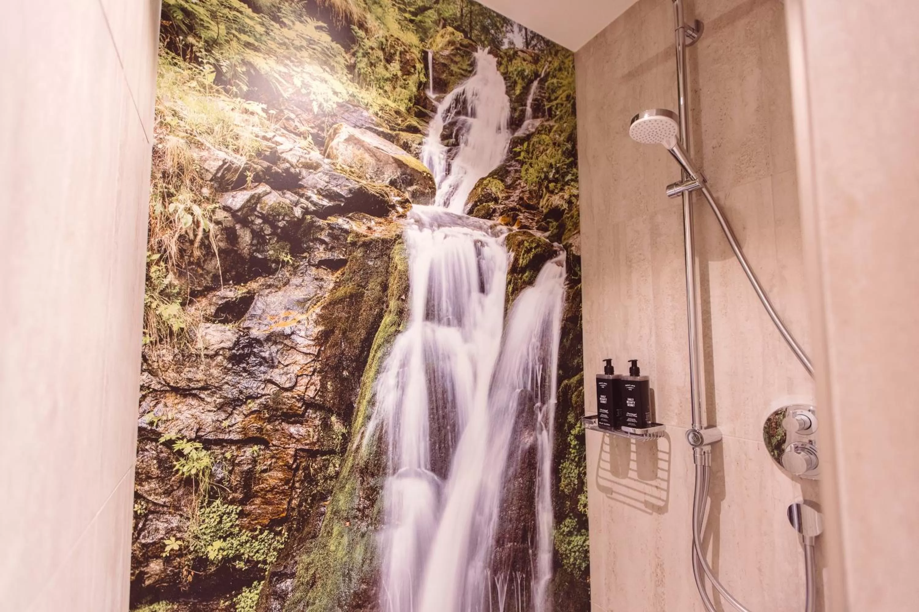 Shower in Hotel Libertas elements pure