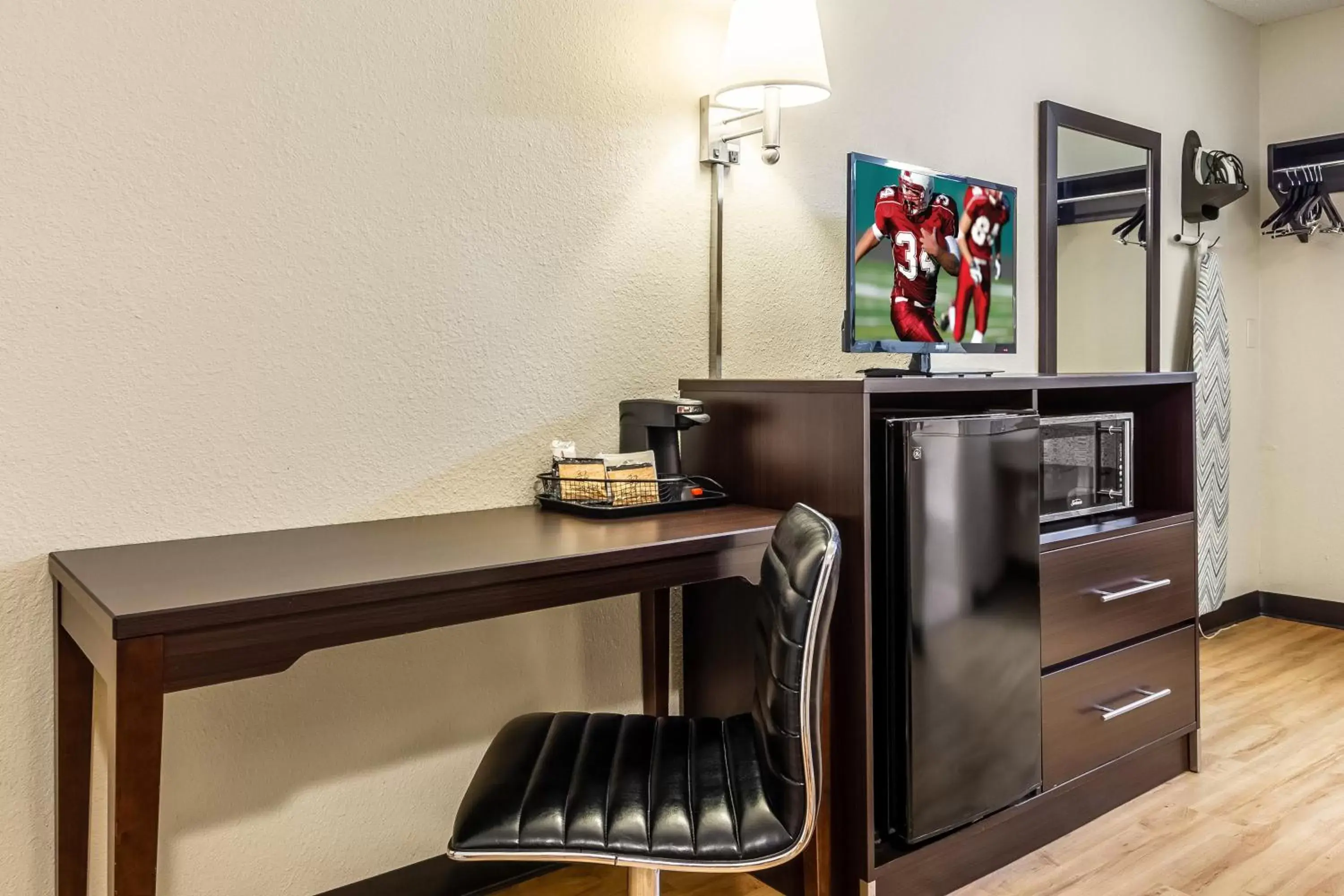 Photo of the whole room, TV/Entertainment Center in Red Roof Inn Scottsburg