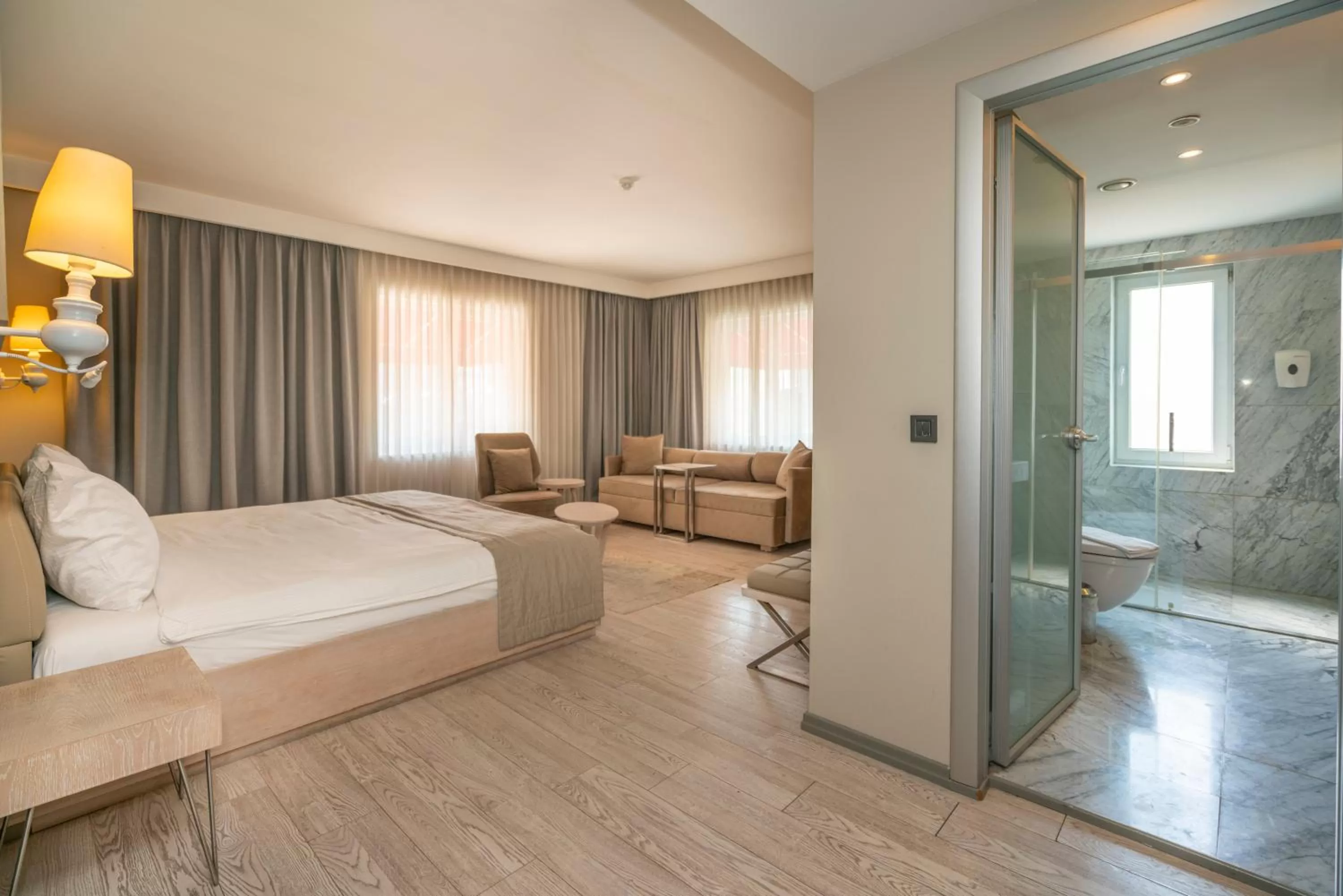 Bathroom, Bed in The Gate Ataşehir Finance Centre