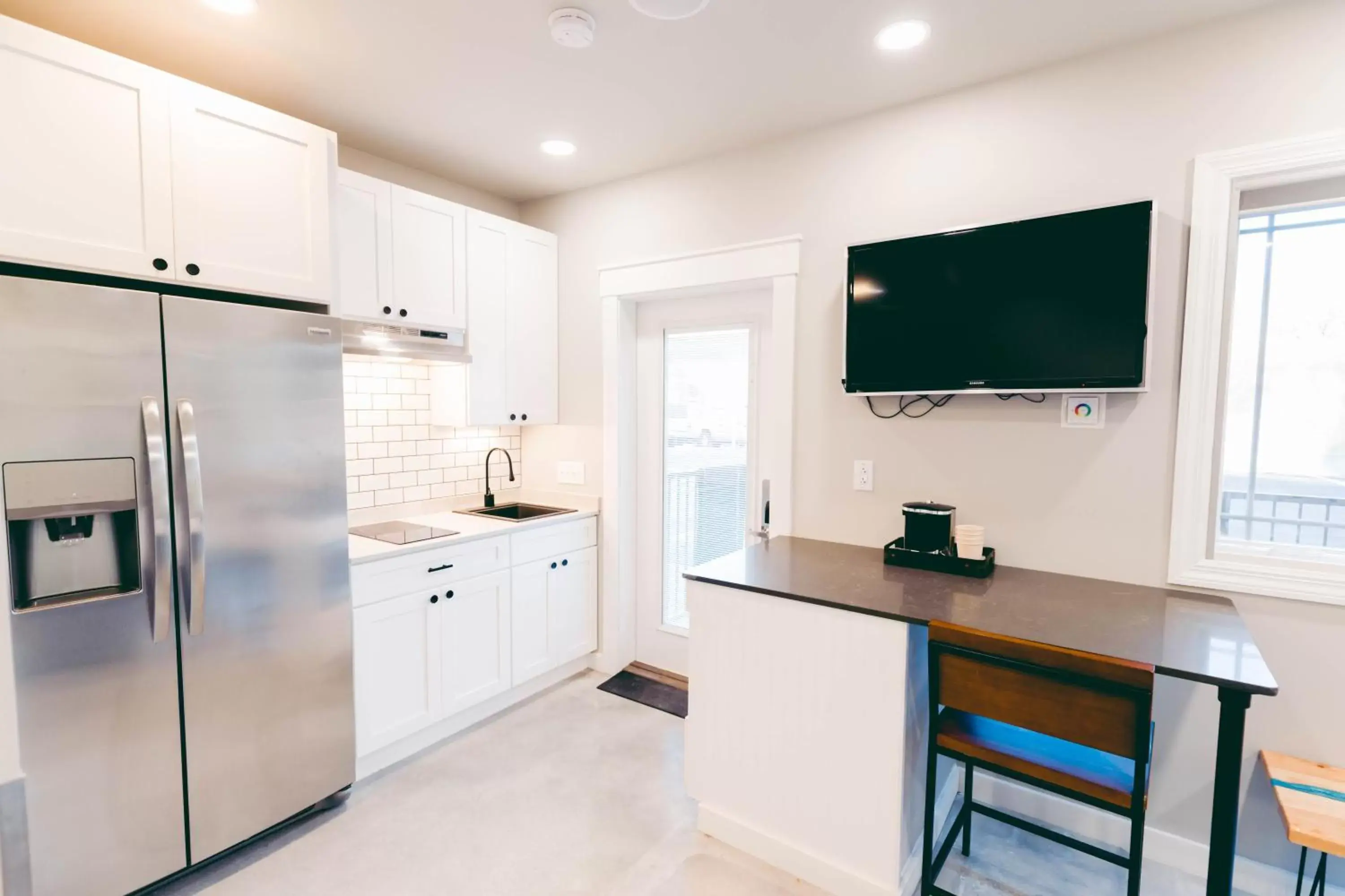 Kitchen/Kitchenette in River Sirens Hotel