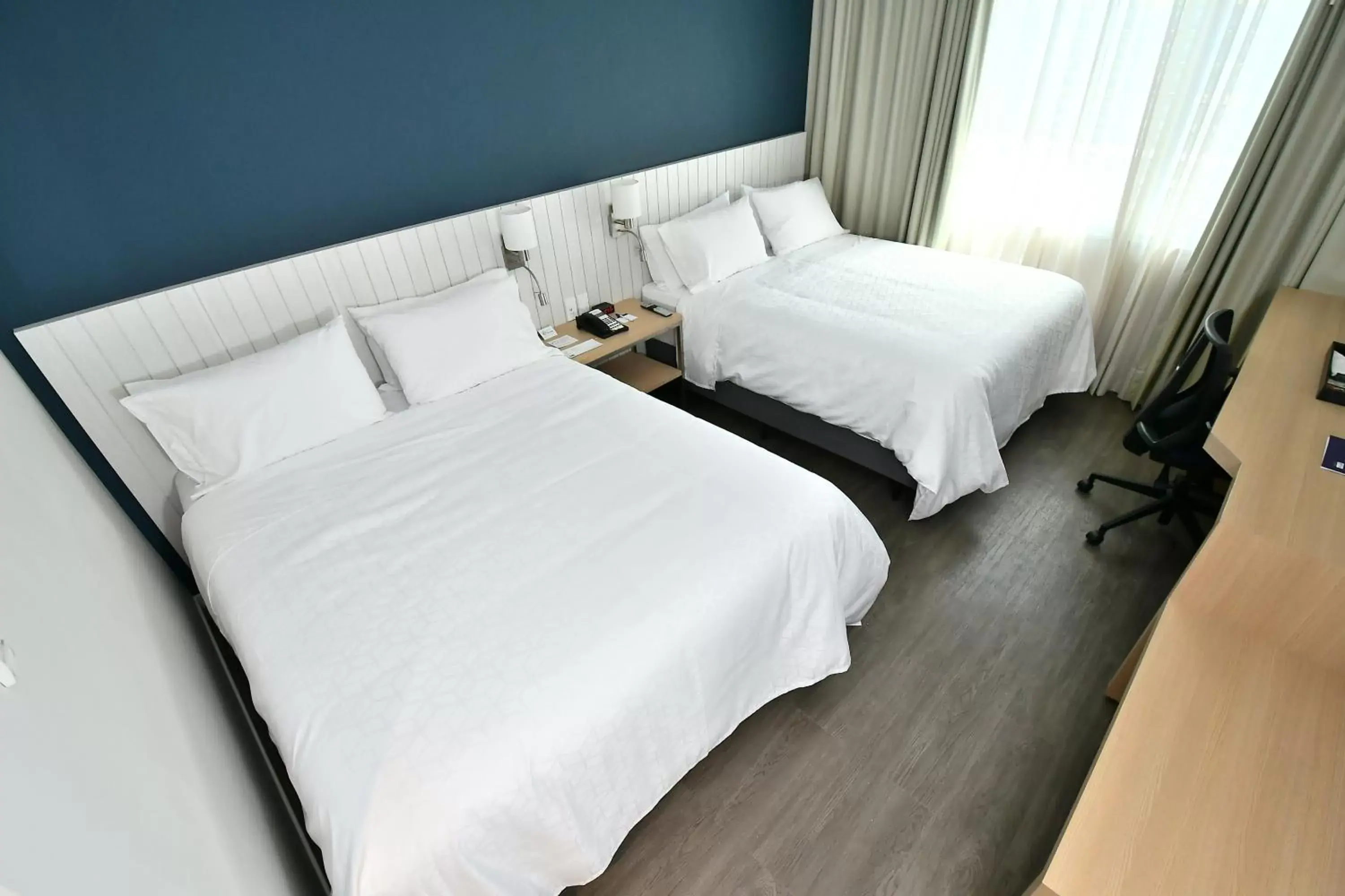 Bed in Holiday Inn Express Asuncion Aviadores , an IHG Hotel