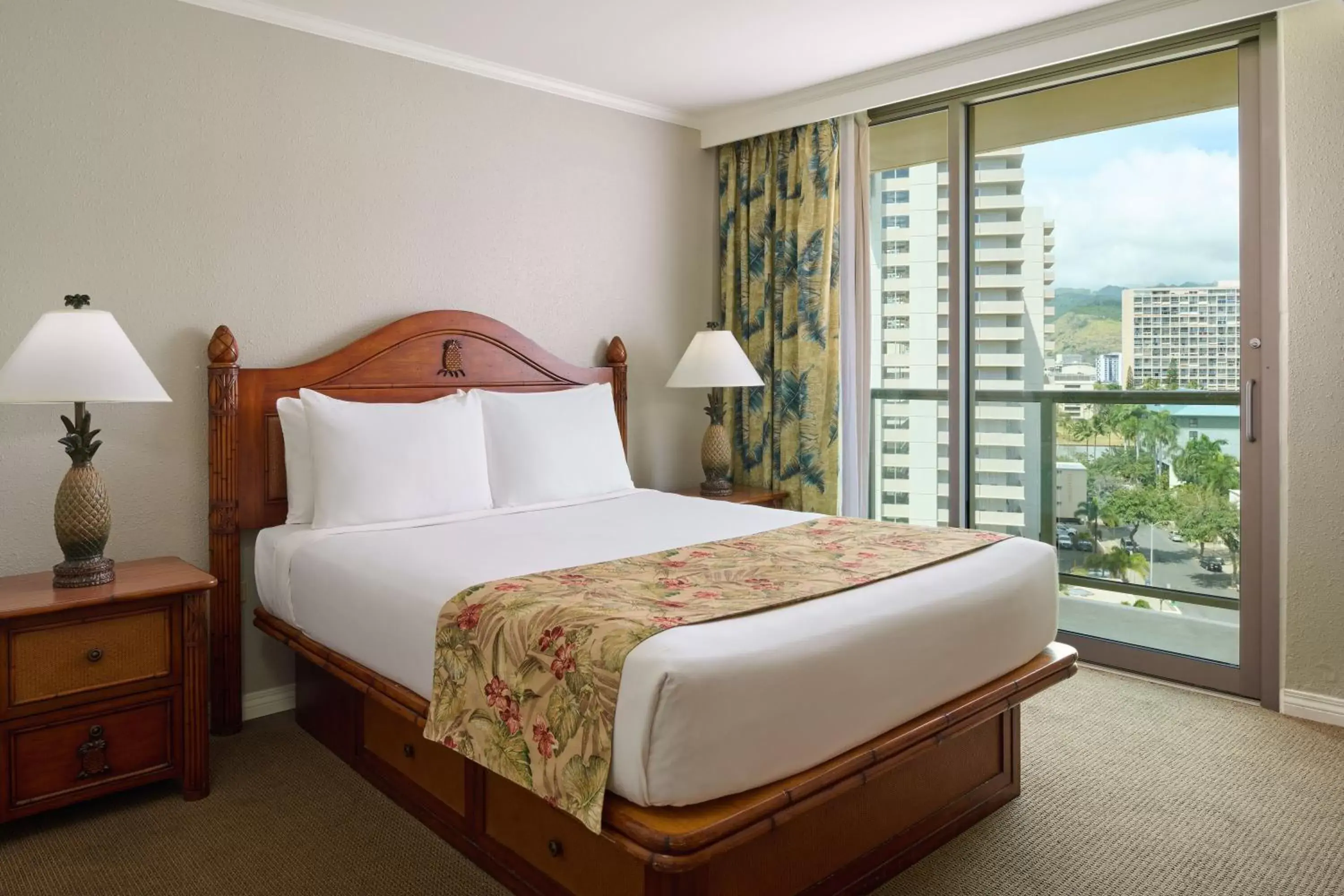 Property building, Bed in Luana Waikiki Hotel & Suites