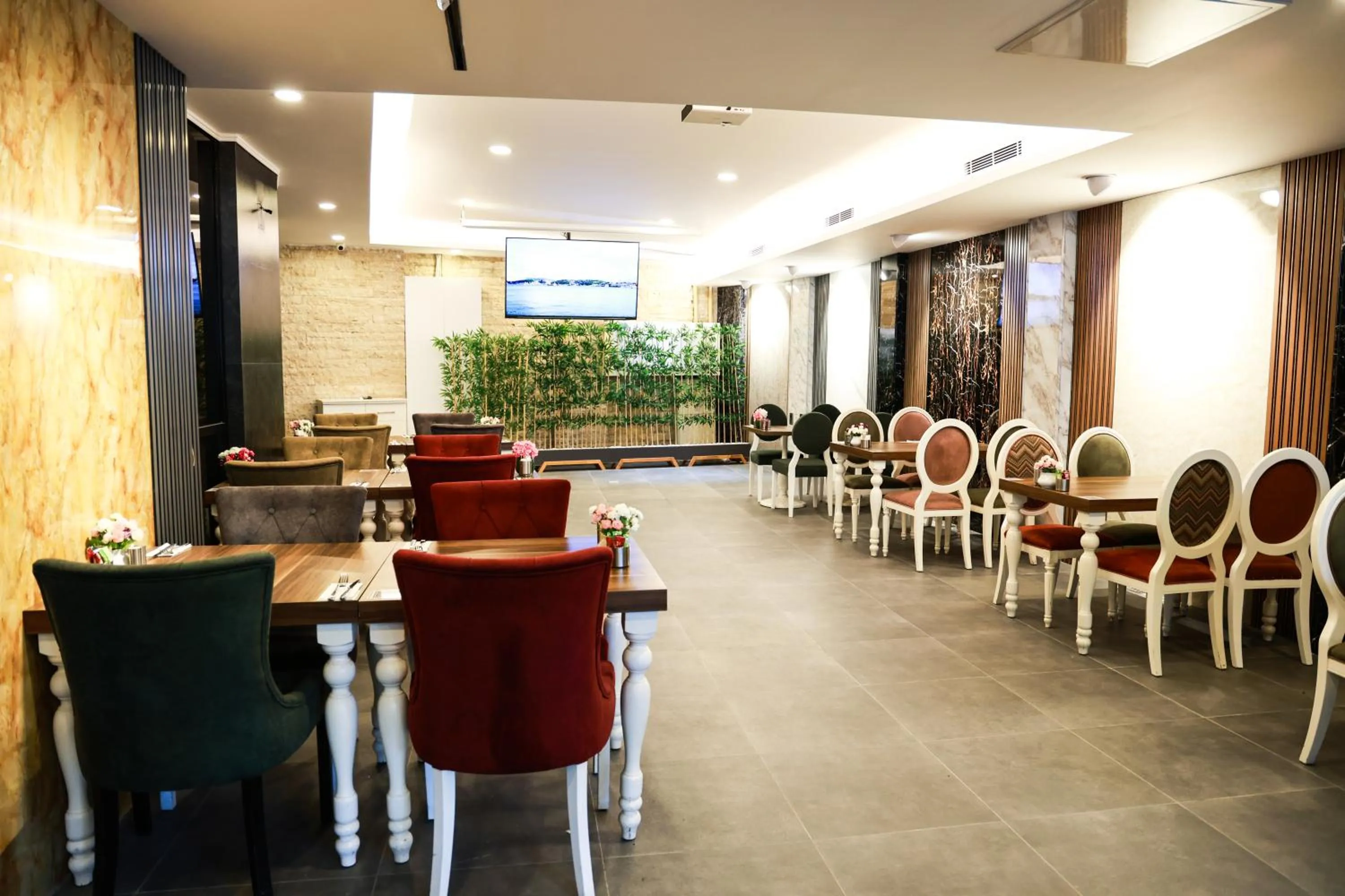 Restaurant/places to eat in Mia Berre Hotels