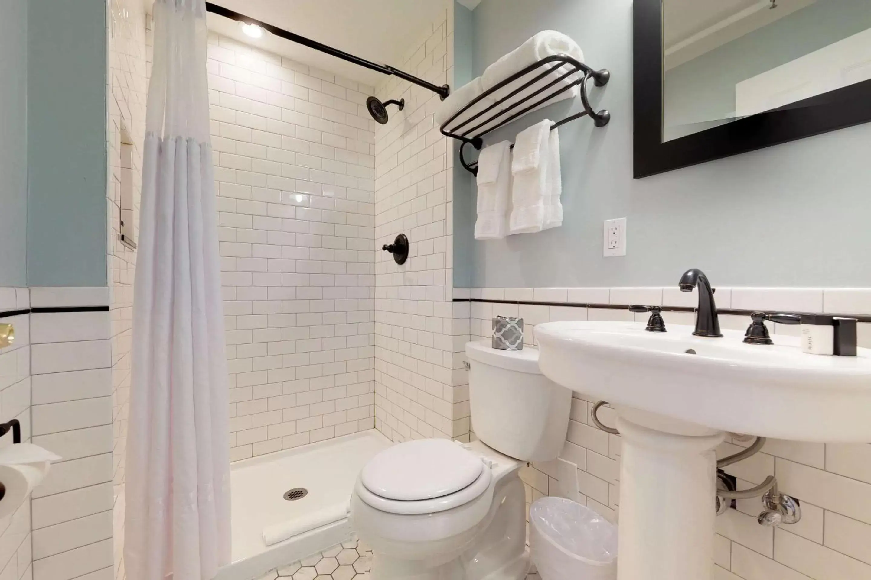 Bathroom in Hotel Petaluma, Ascend Hotel Collection