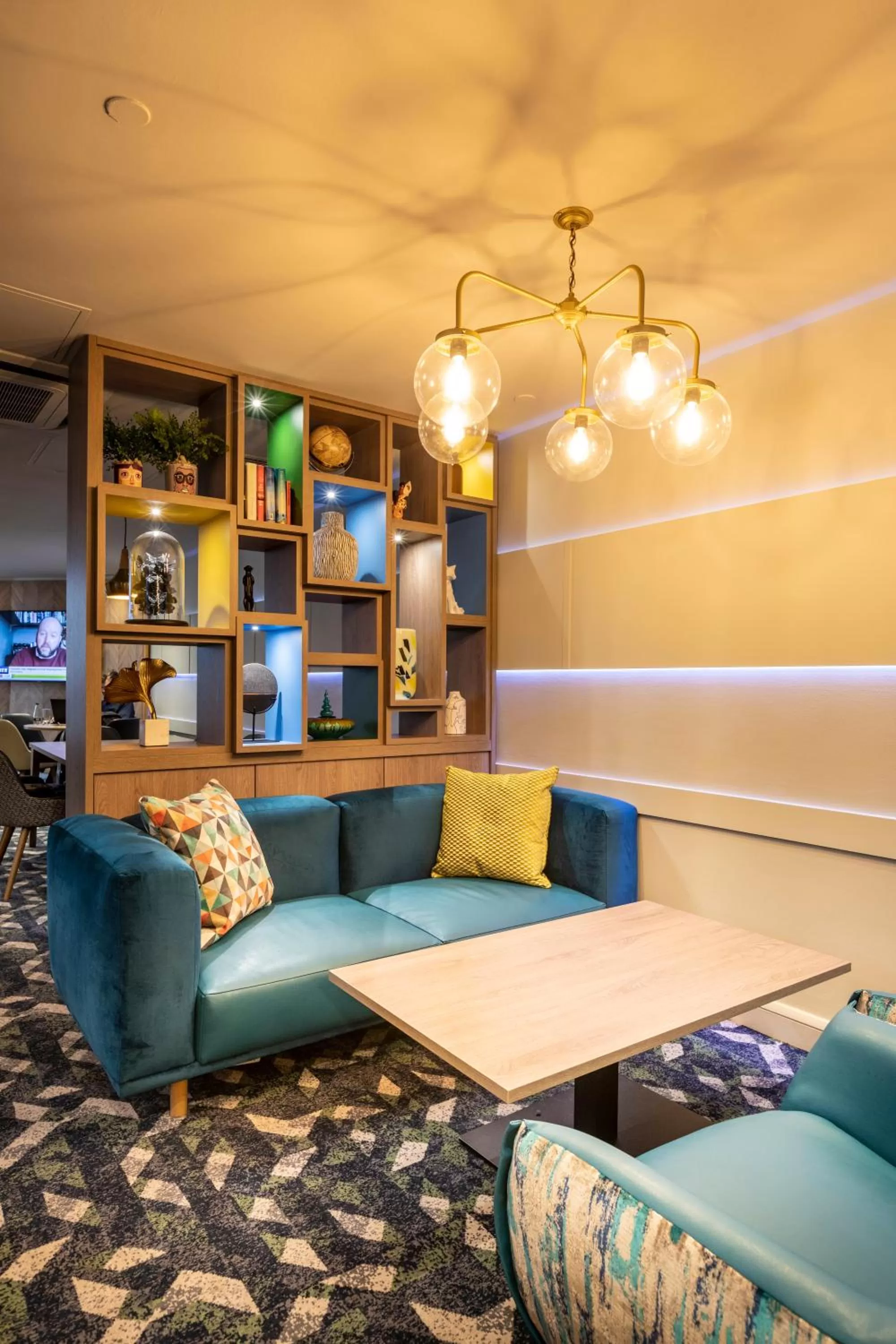 Lounge or bar in Holiday Inn London - Regent's Park by IHG
