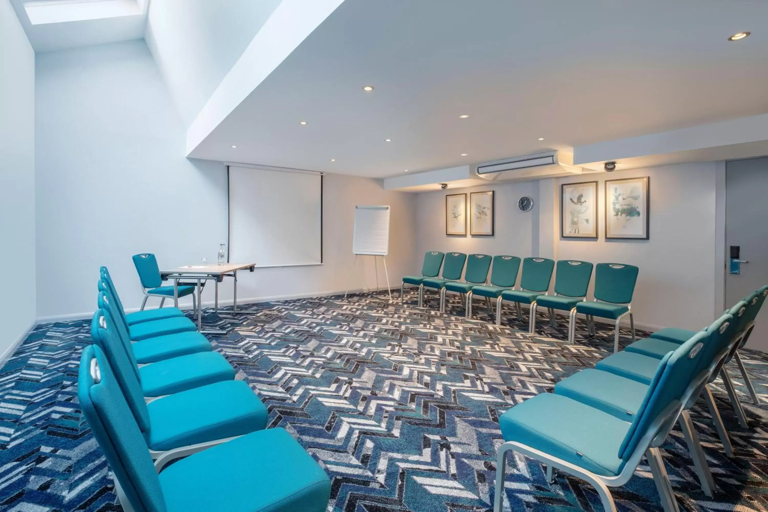 Meeting/conference room in Leonardo London Heathrow Airport