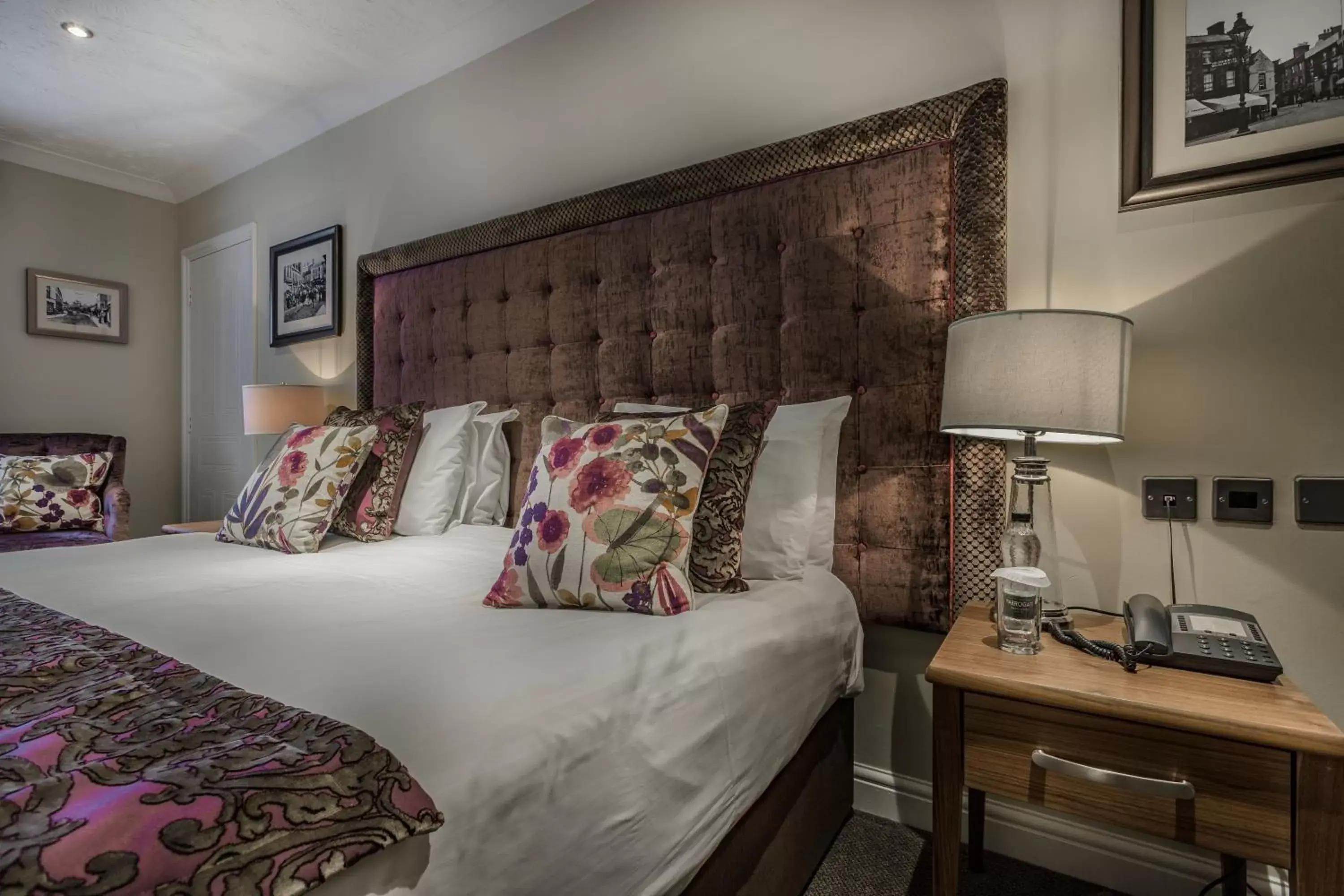 Bedroom, Bed in The Admiral Rodney Hotel, Horncastle, Lincolnshire