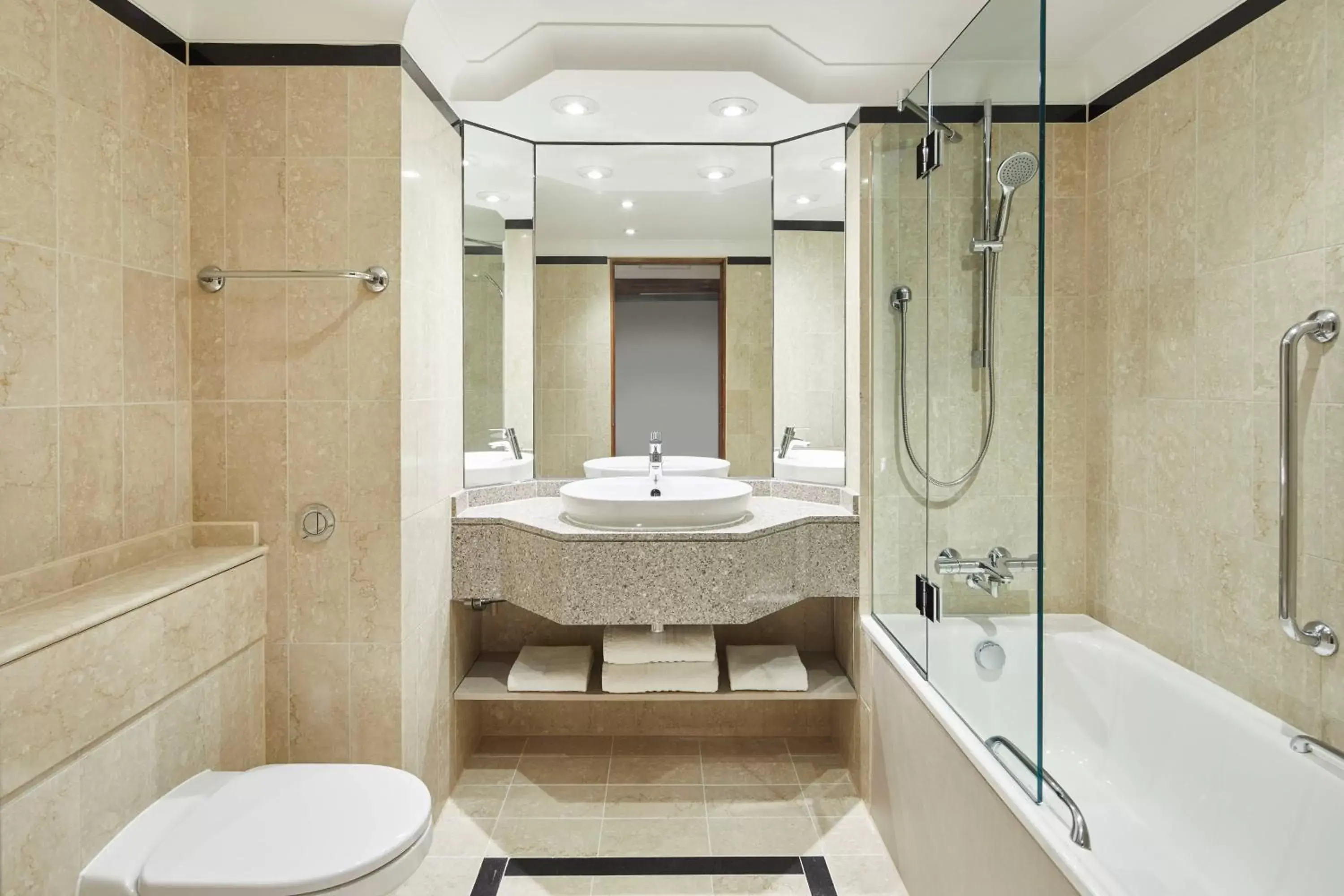 Bathroom in Leeds Marriott Hotel