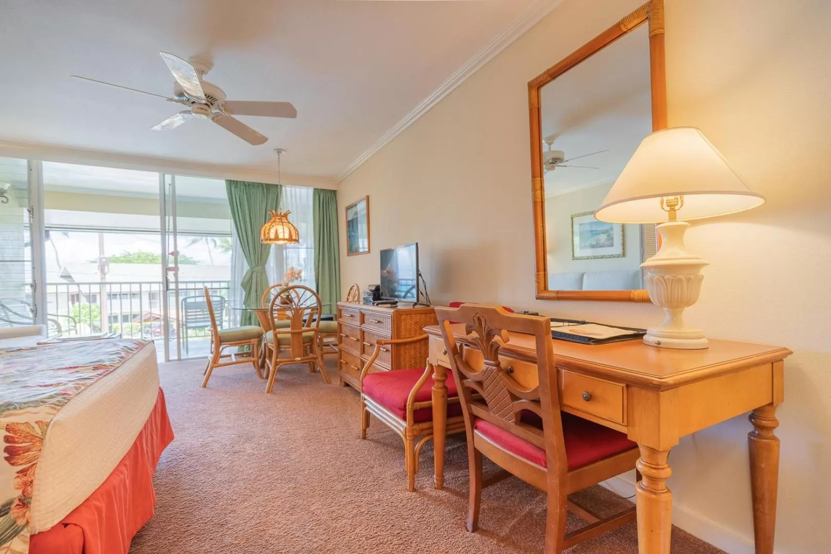 Living room in Napili Sunset Beach Front Resort