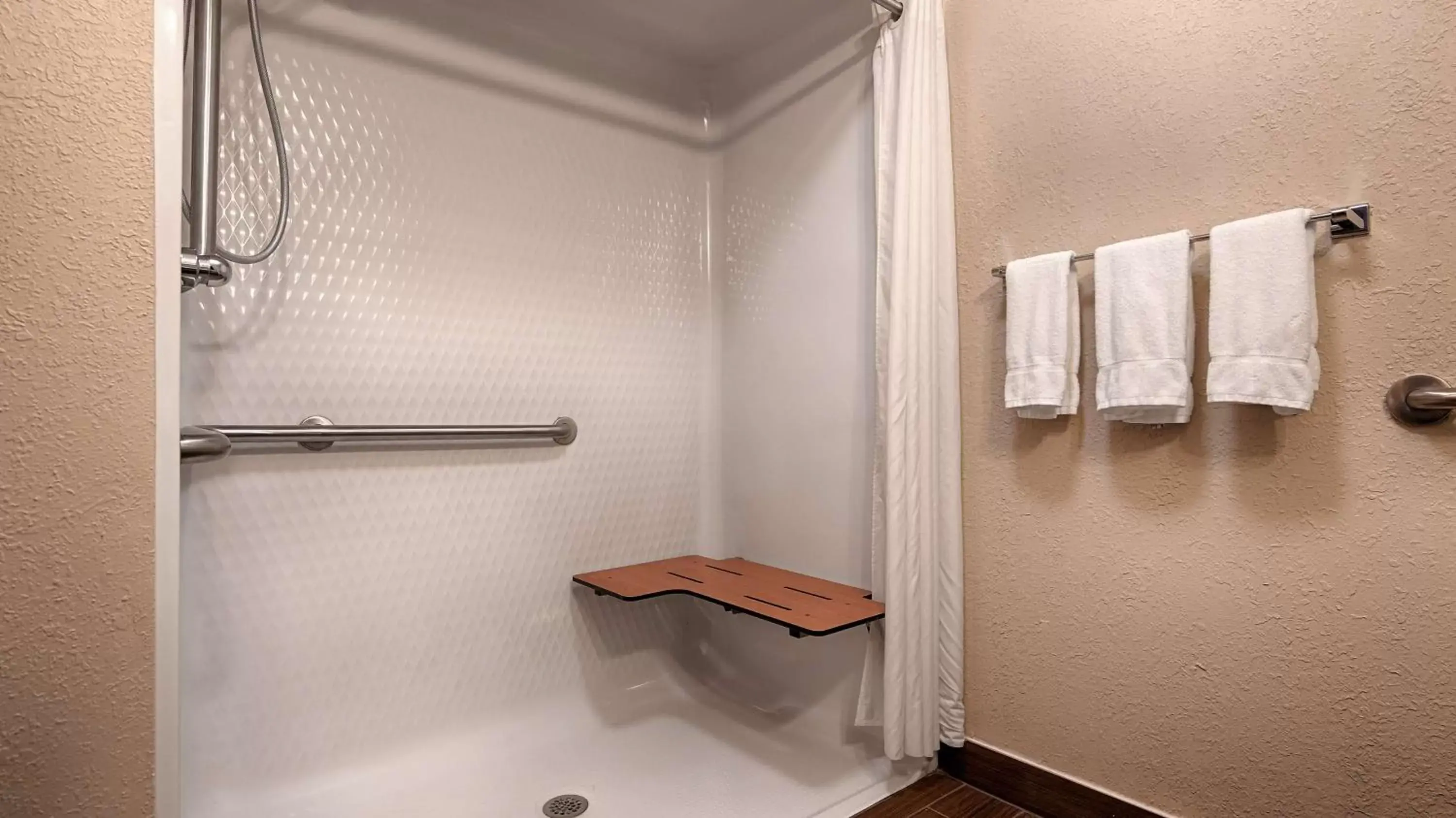 Bathroom in Best Western Plus Fairburn Atlanta Southwest