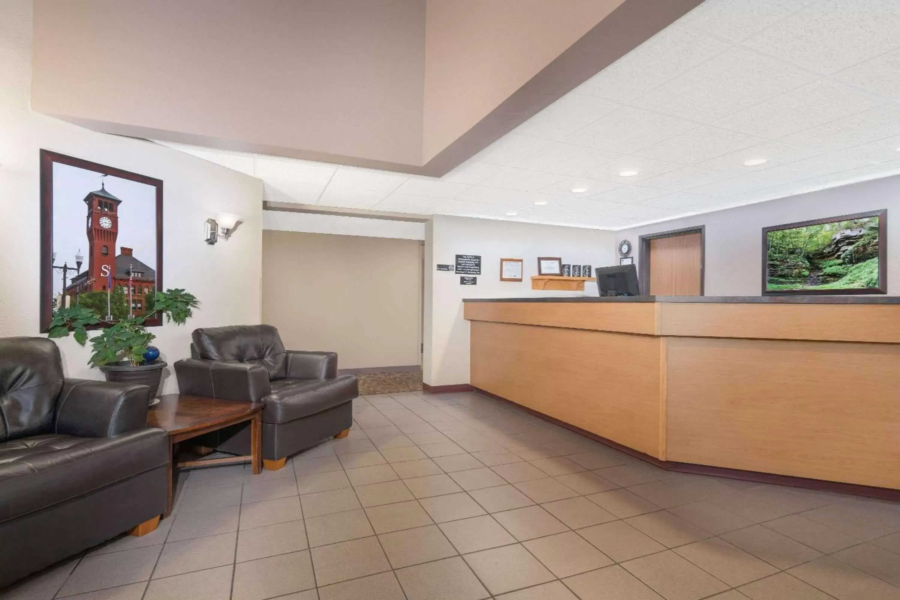 Lobby or reception, Lobby/Reception in Super 8 by Wyndham Menomonie WI