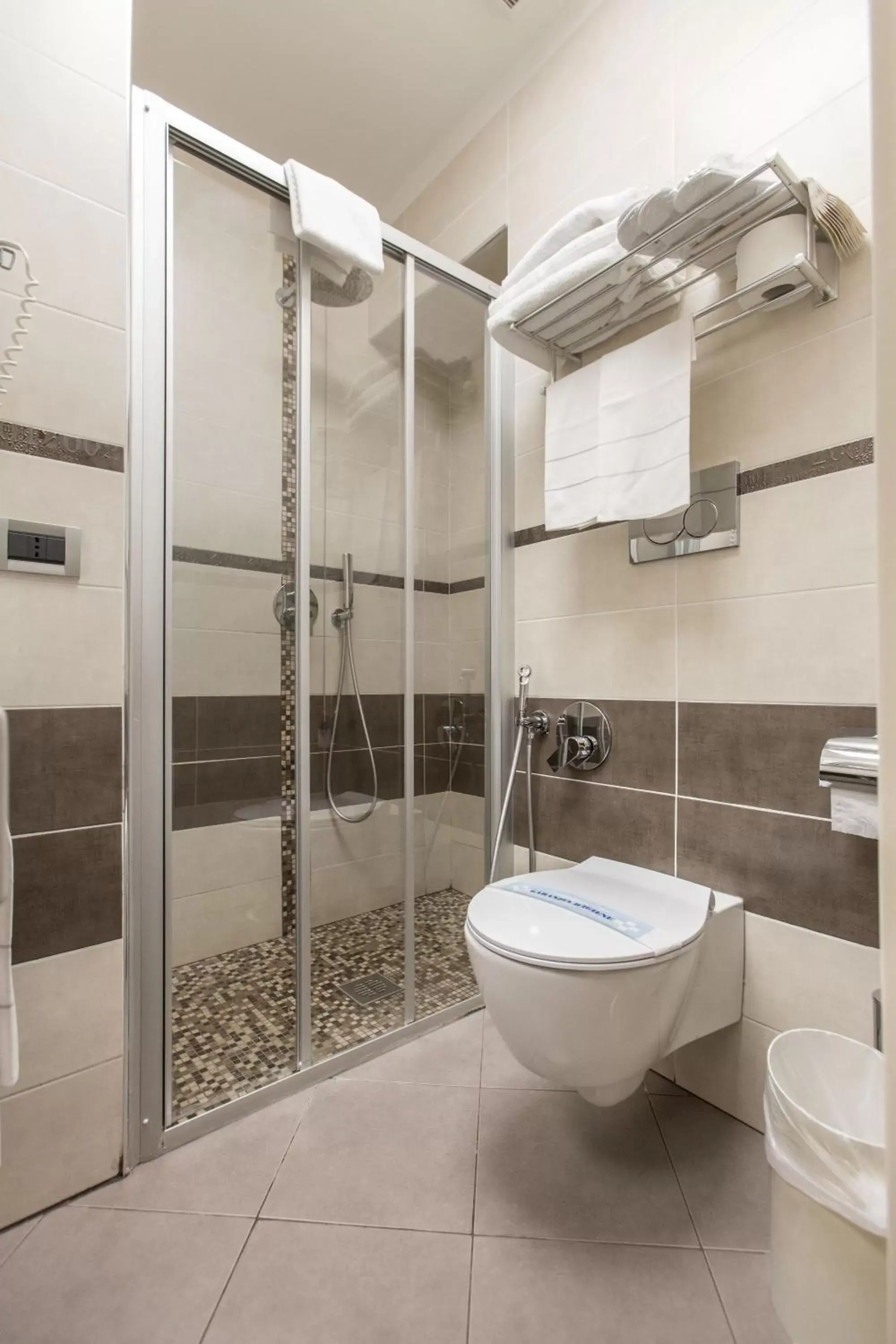 Shower in Hotel Piacenza