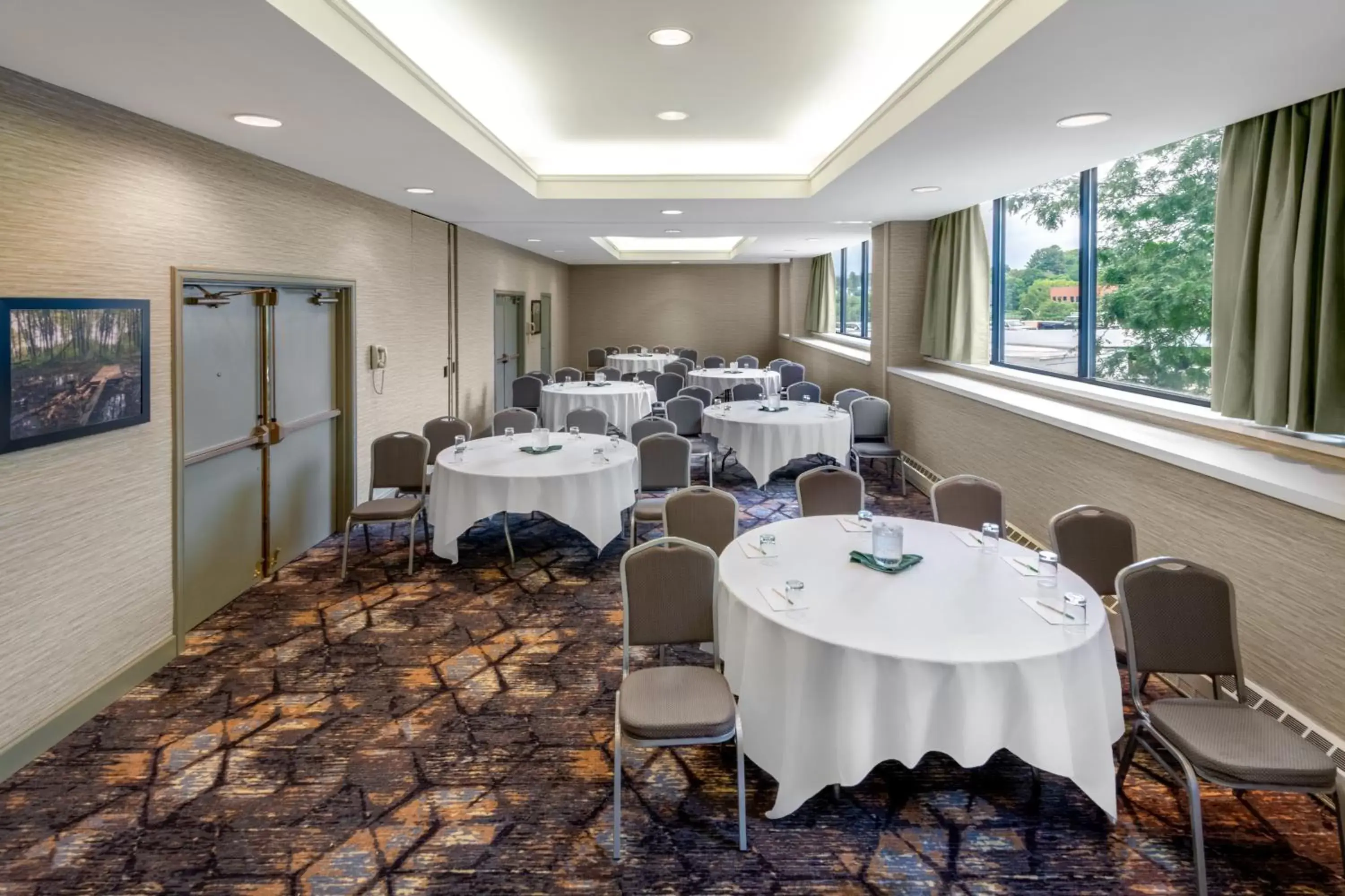 Meeting/conference room in Holiday Inn & Suites Pittsfield-Berkshires, an IHG Hotel