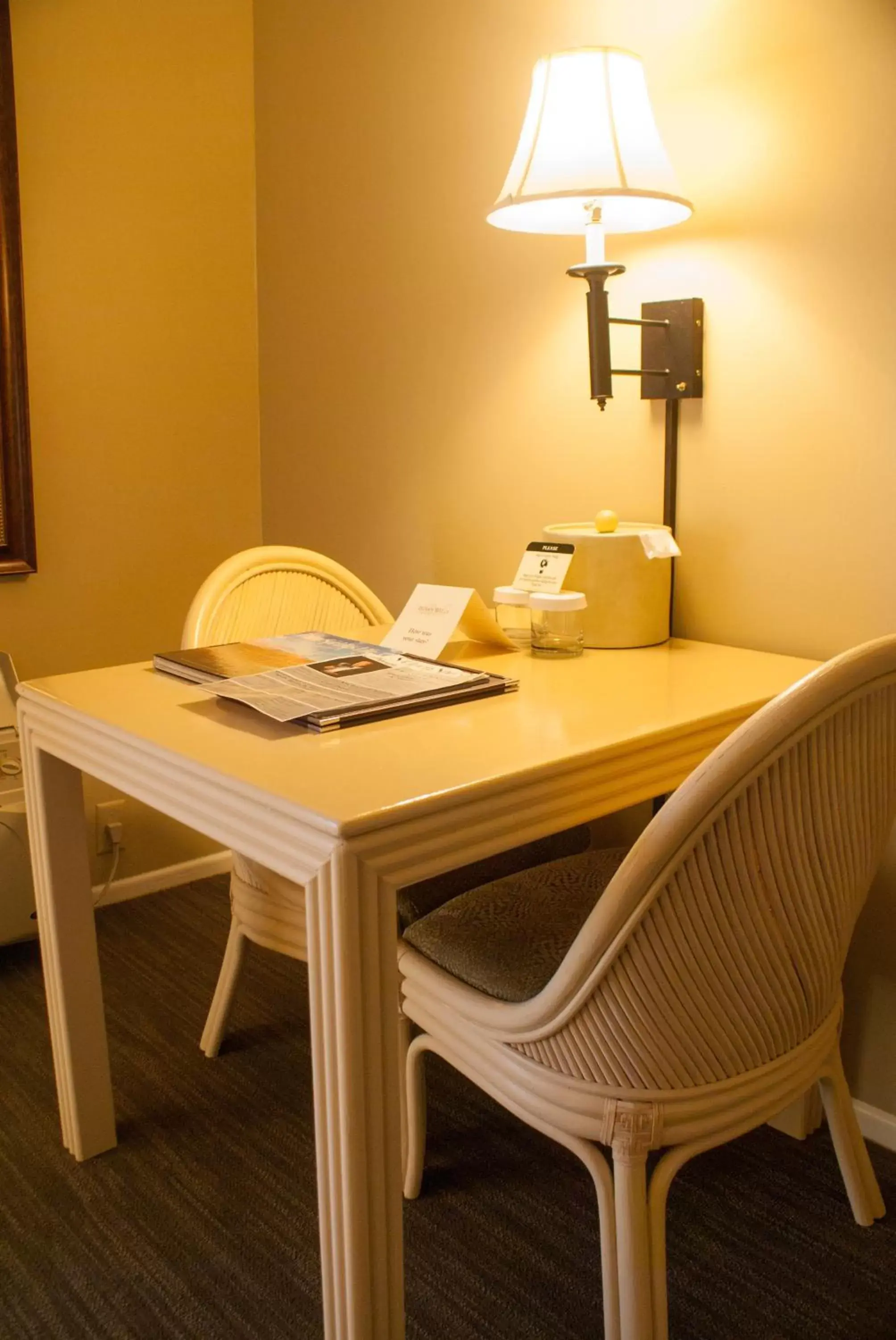 Seating Area in Indian Wells Resort Hotel