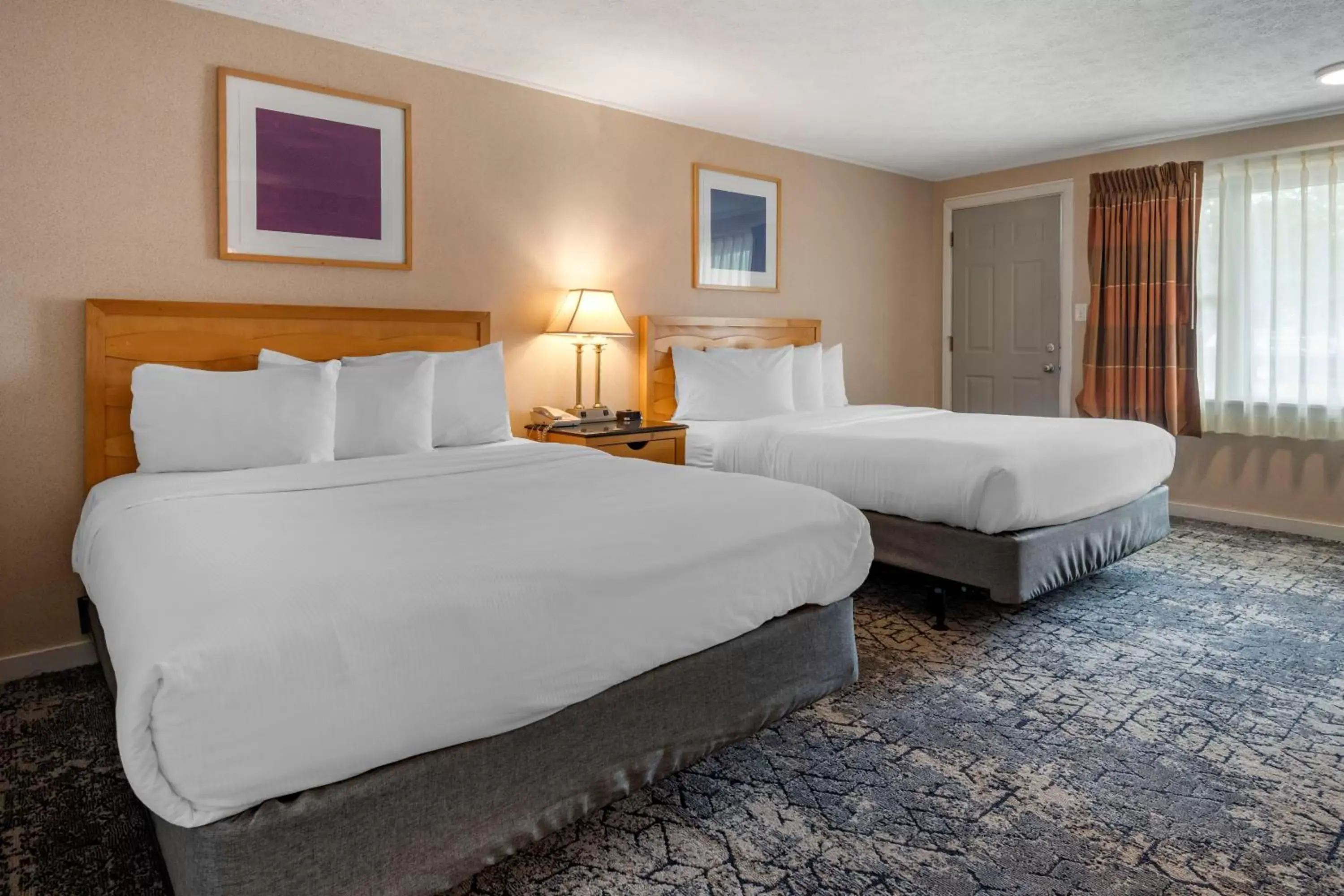 Standard 2 Queen Room in Anchor Inn and Cottages Wells-Ogunquit Standard 2 Queen Room in Anchor Inn and Cottages Wells-Ogunquit