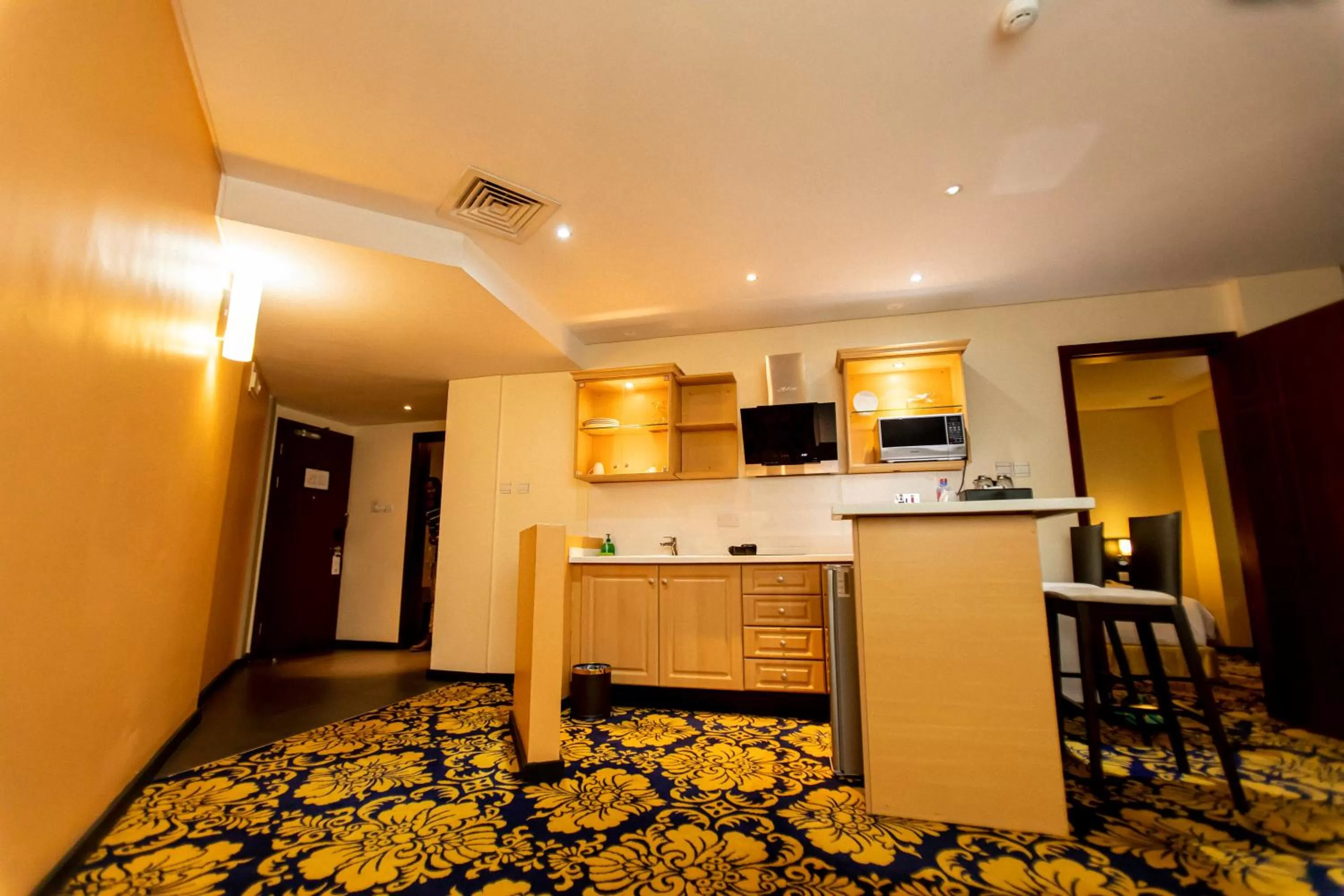 Kitchen or kitchenette in Best Western Premier Accra Airport Hotel