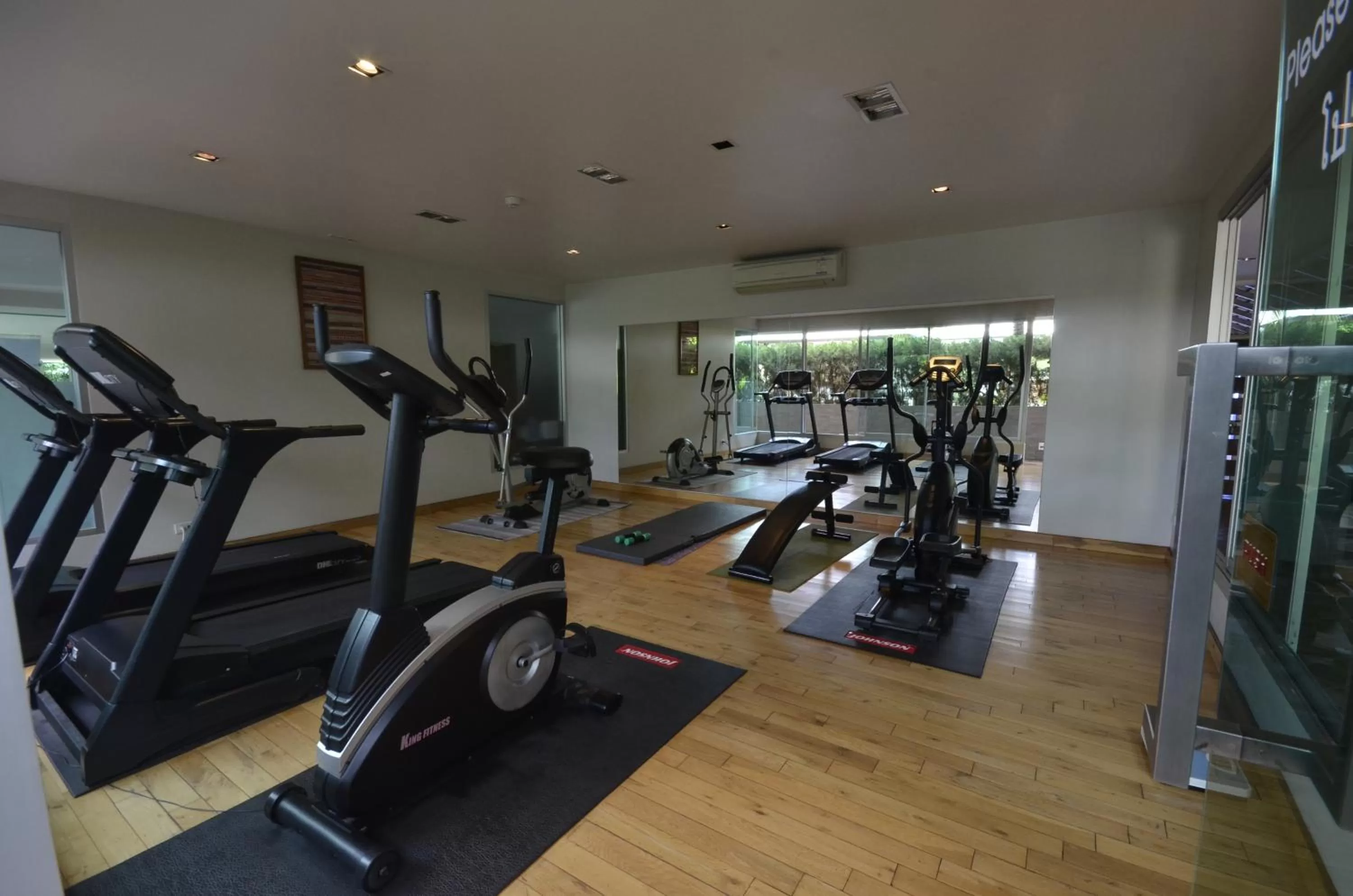 Fitness centre/facilities in Sakorn Residence and Hotel