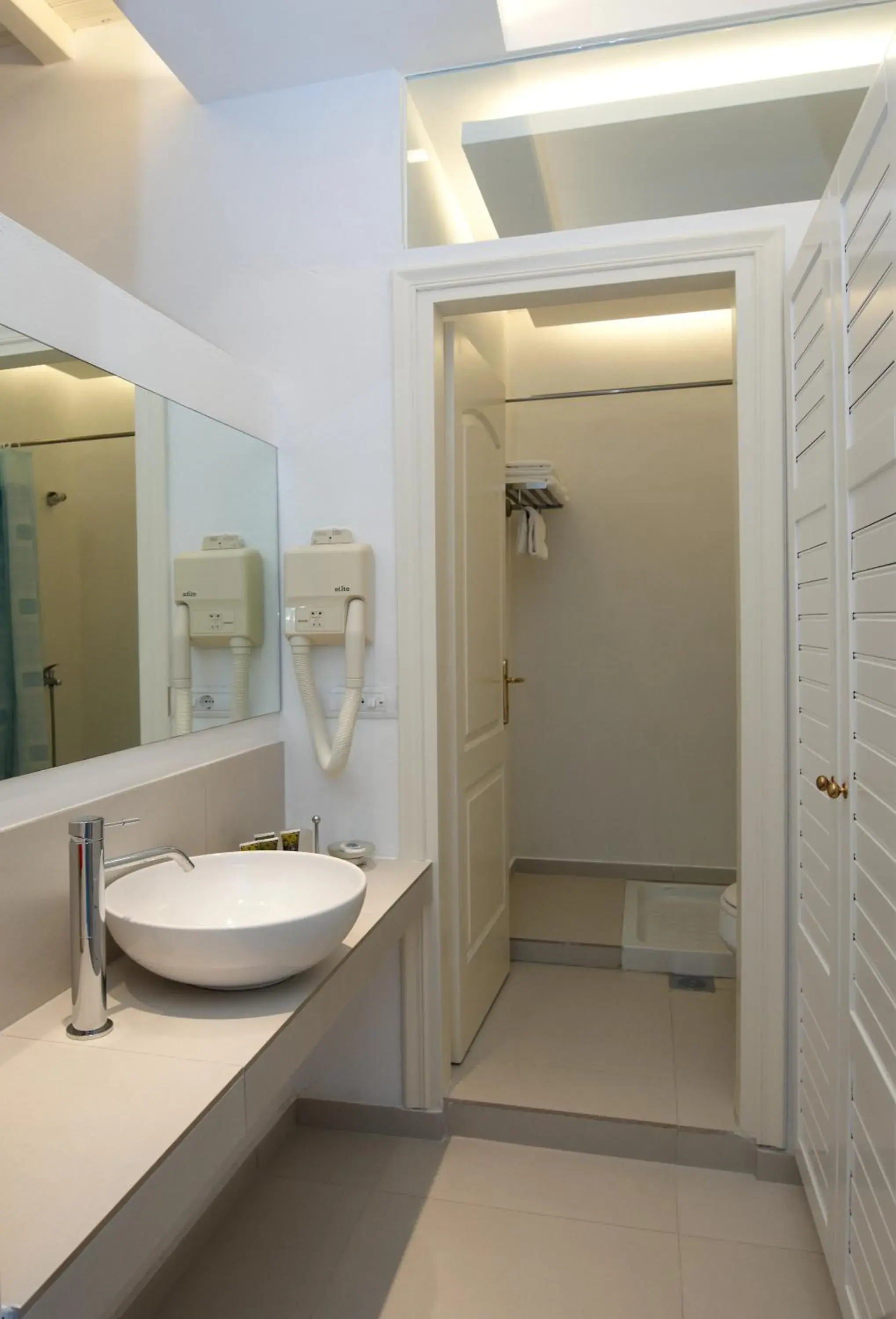 Bathroom in Mykonos View Hotel Bathroom in Mykonos View Hotel