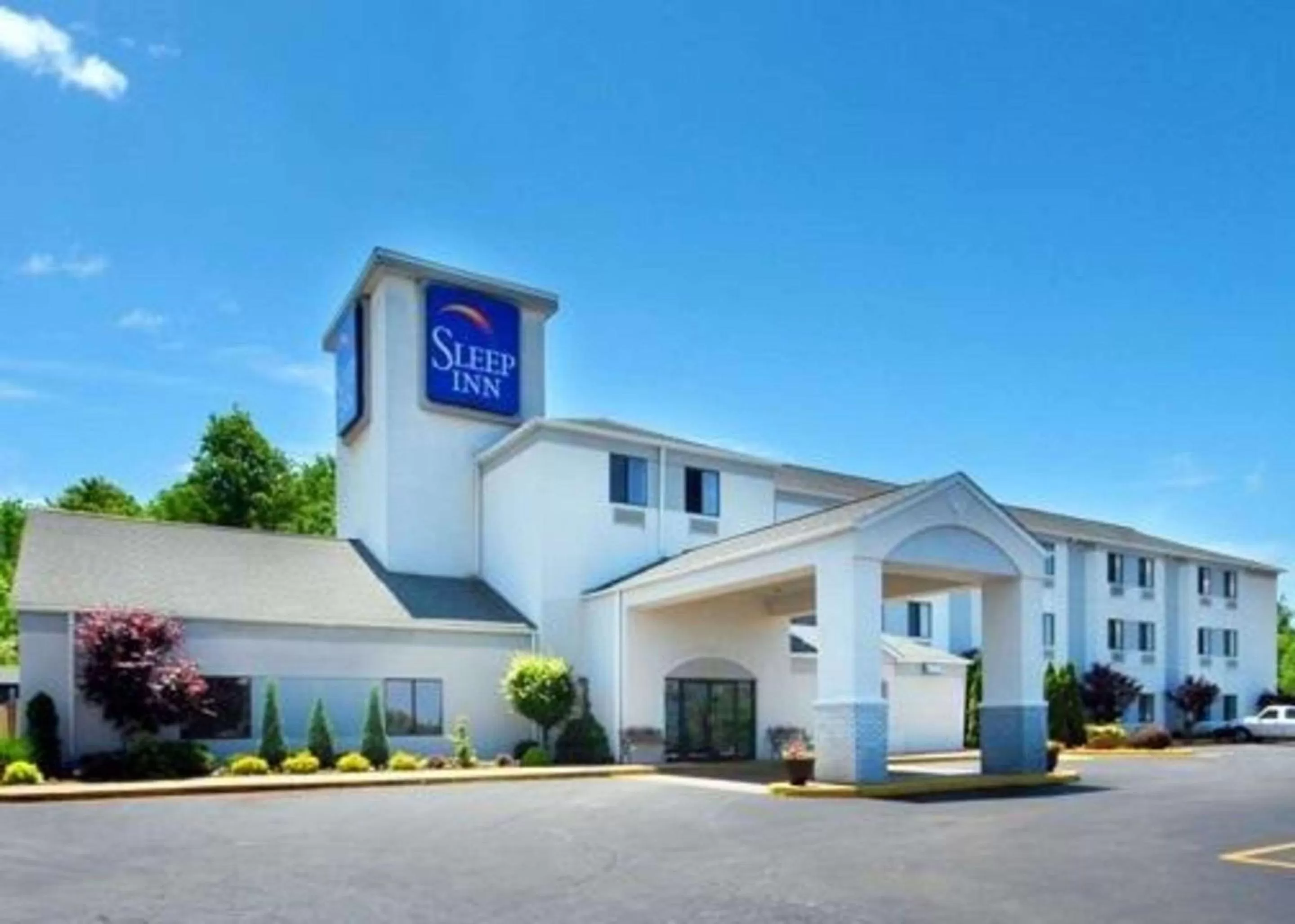 Property building in Sleep Inn Austintown - Youngstown, West