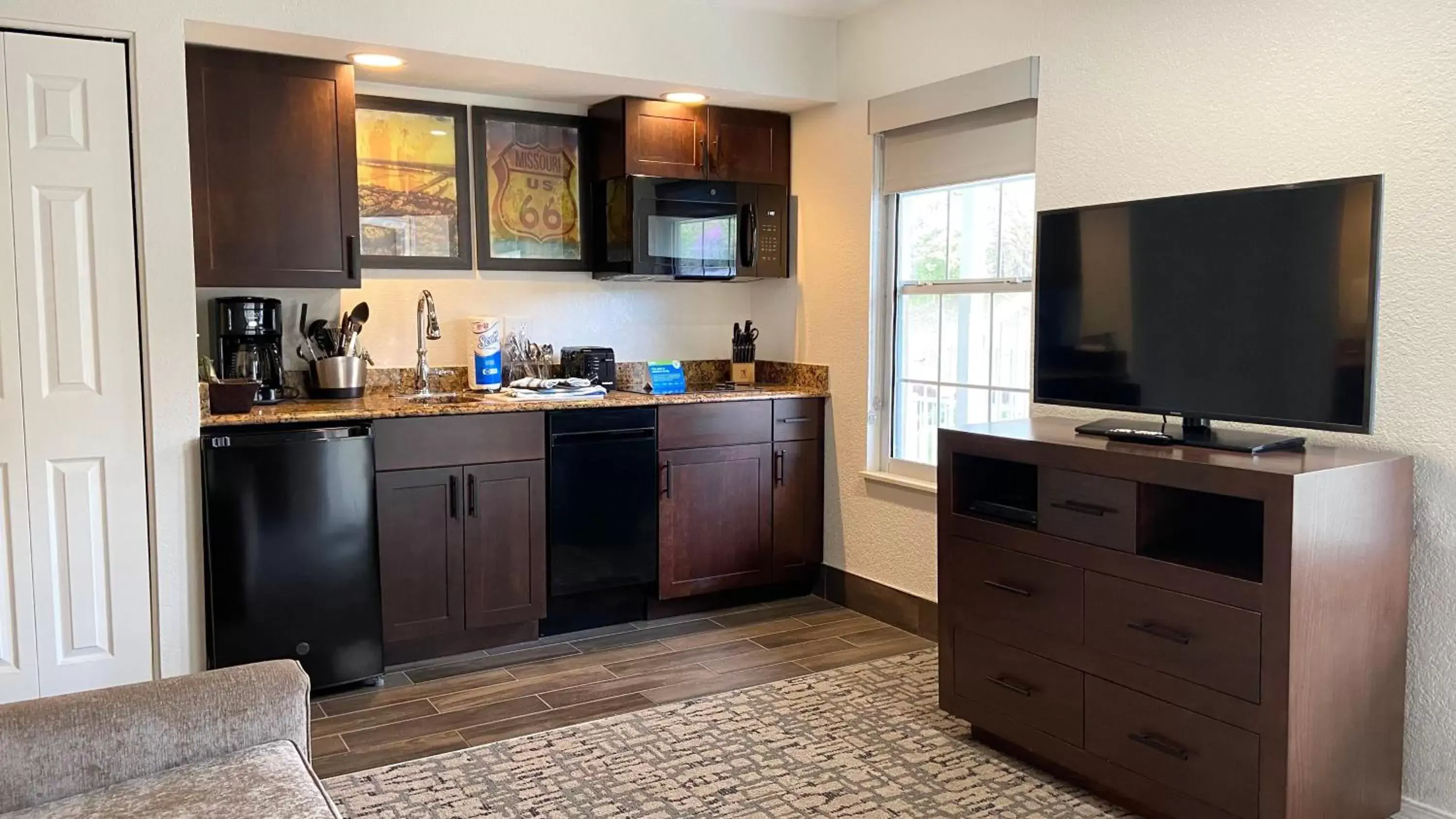 Photo of the whole room, Kitchen/Kitchenette in Club Wyndham Branson at The Falls