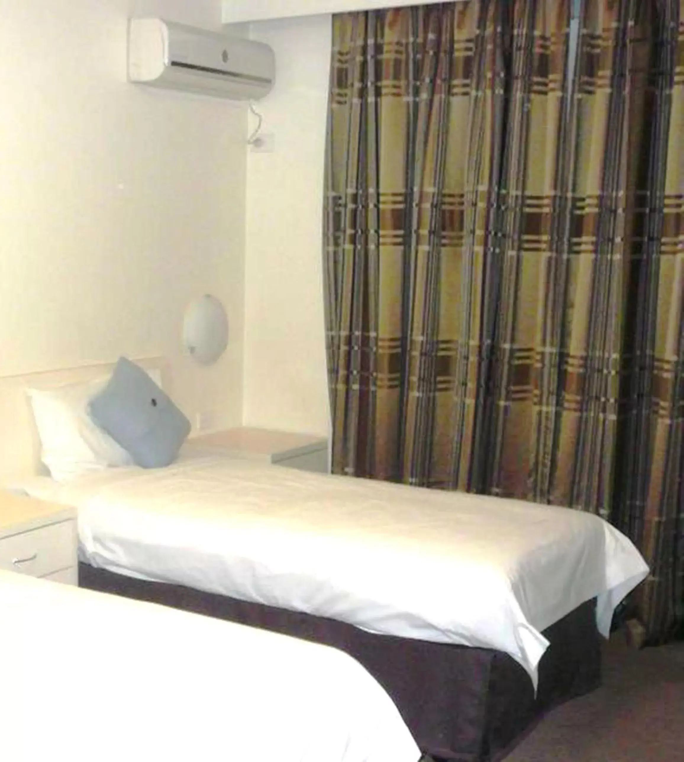 Bed in Carlton Lygon Lodge