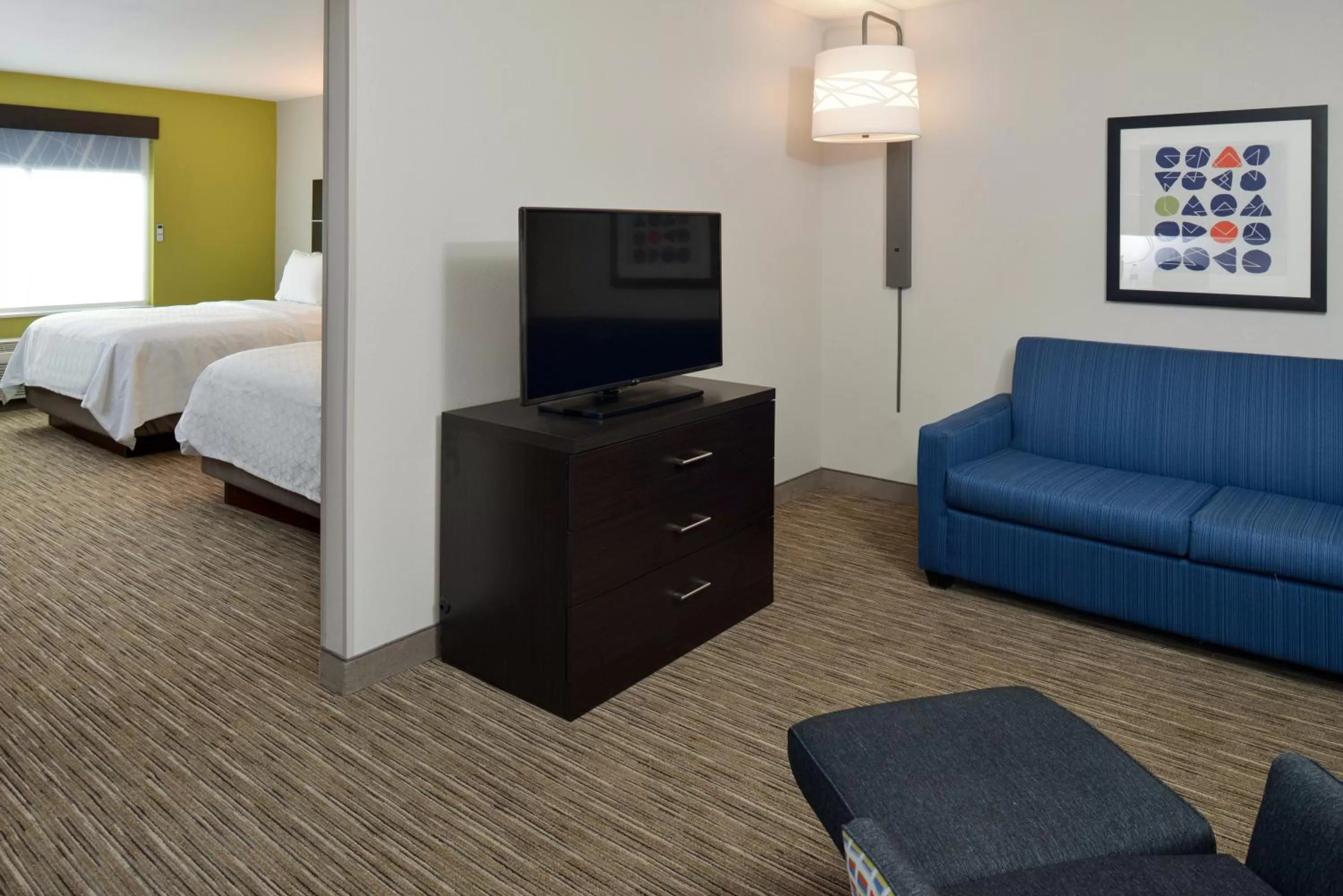 Photo of the whole room, Bed in Holiday Inn Express & Suites Pueblo by IHG