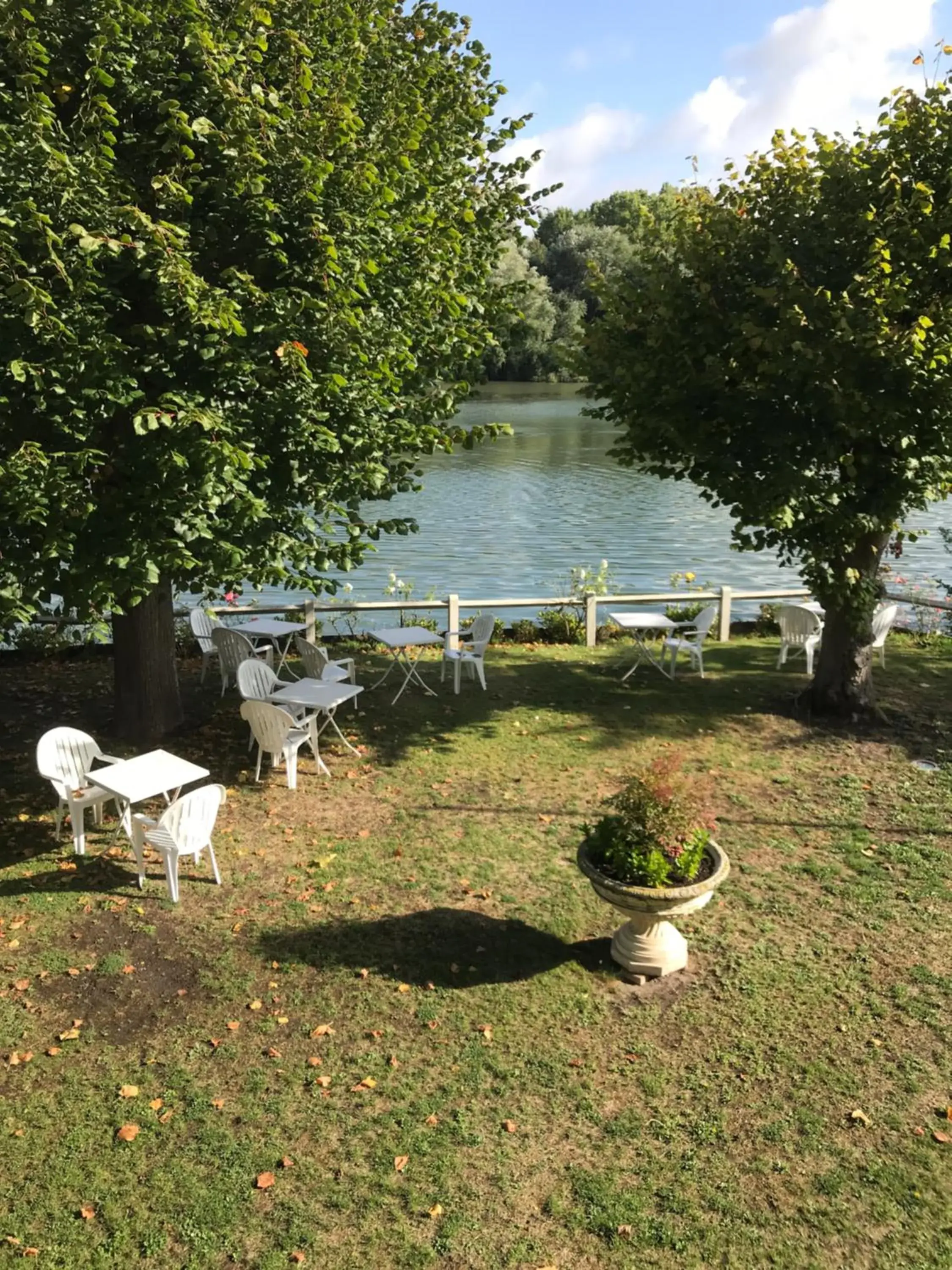 Patio, Garden in Hostellerie de Pavillon Saint-Hubert