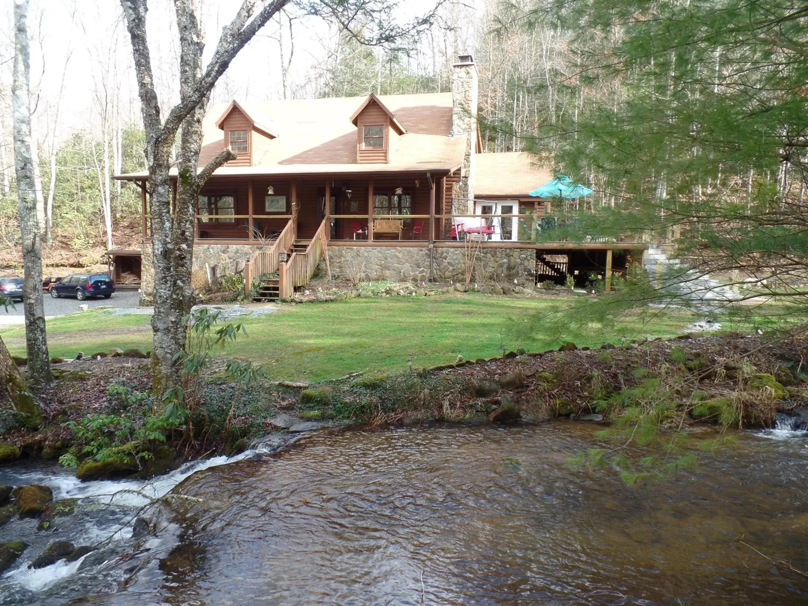 Property Building in Creekside Paradise Bed and Breakfast