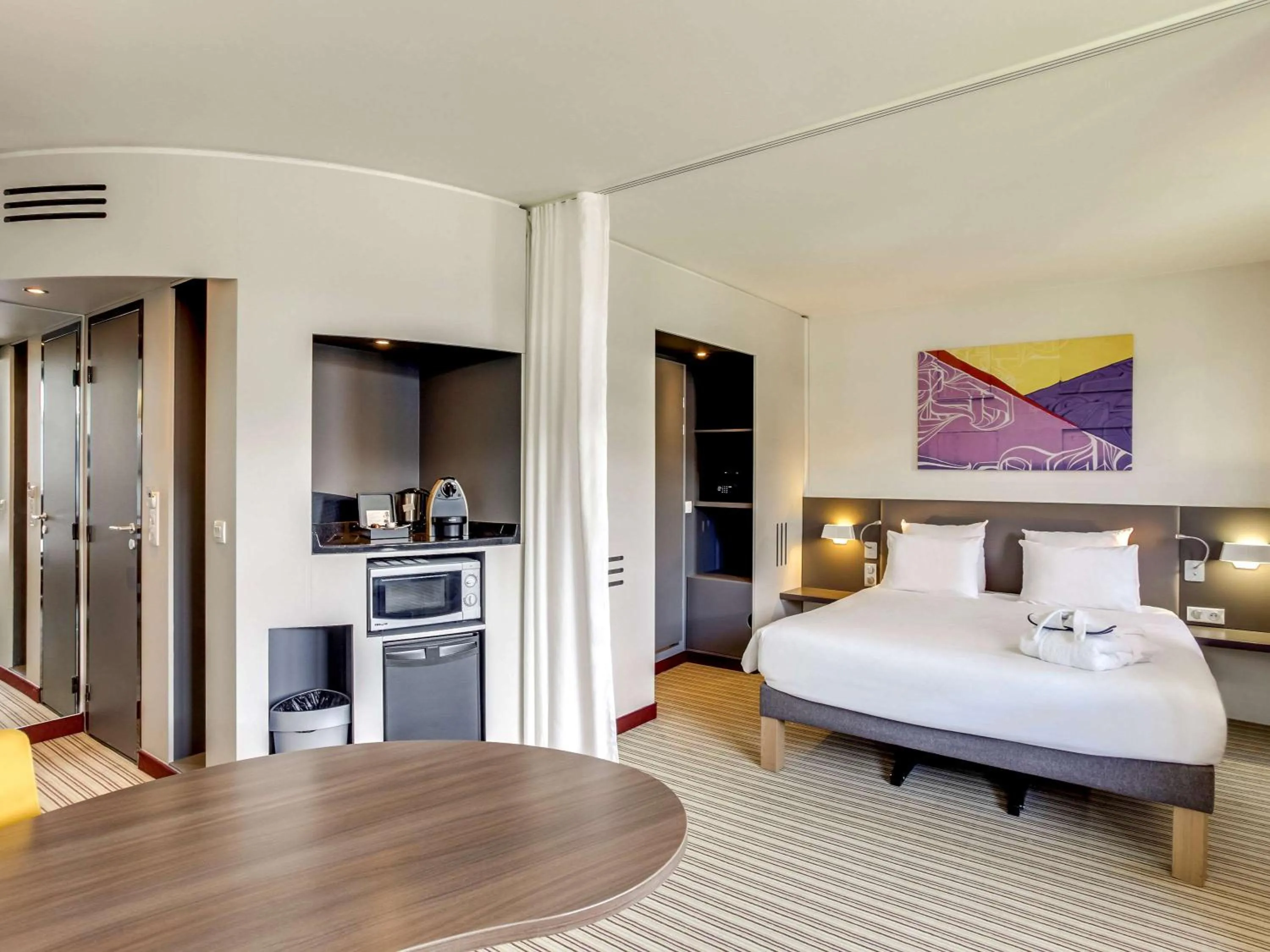 Superior Suite with Double Bed and Sofa Bed in Novotel Suites Paris Stade de France