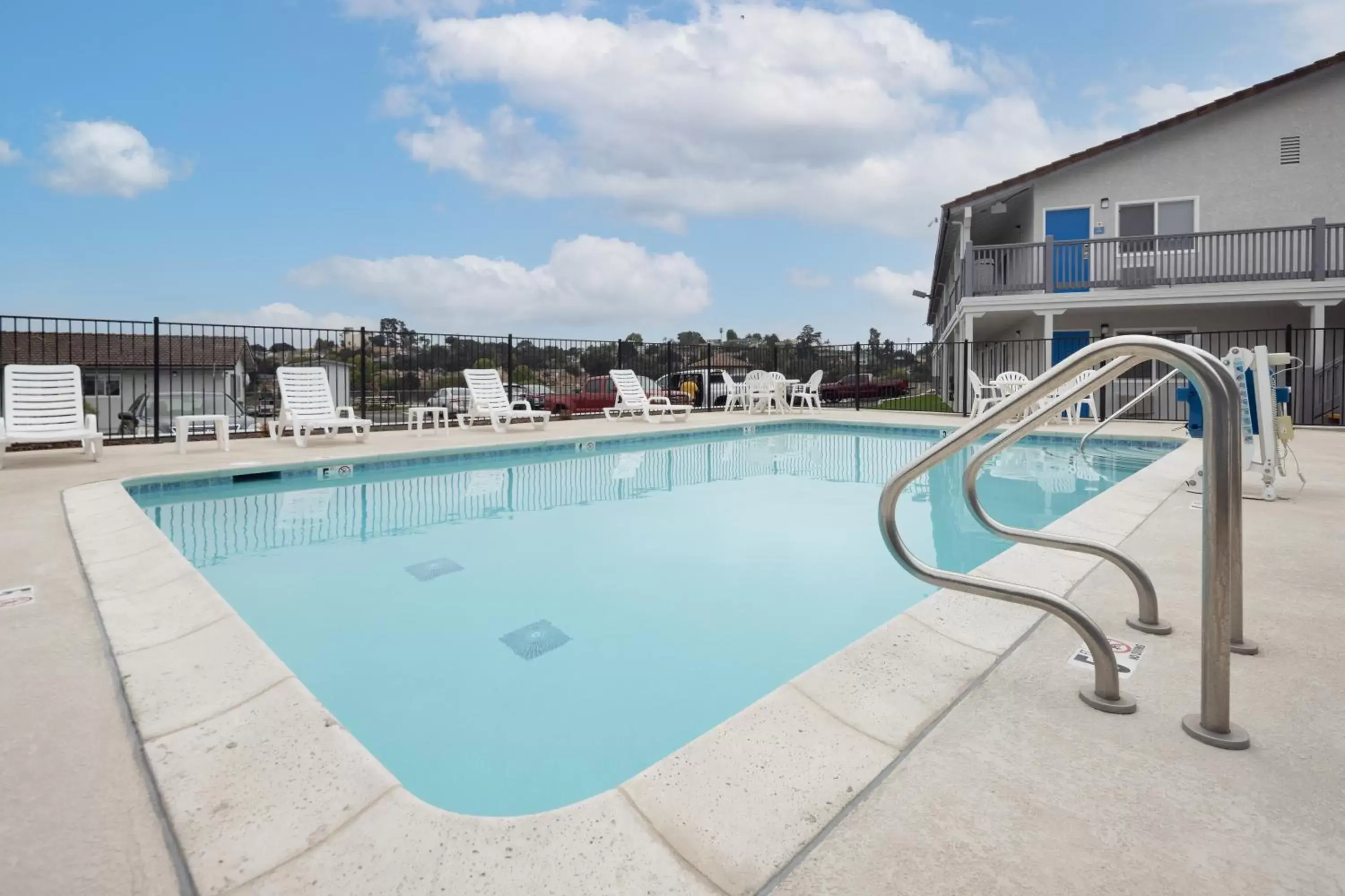 Swimming Pool in Pismo View Inn