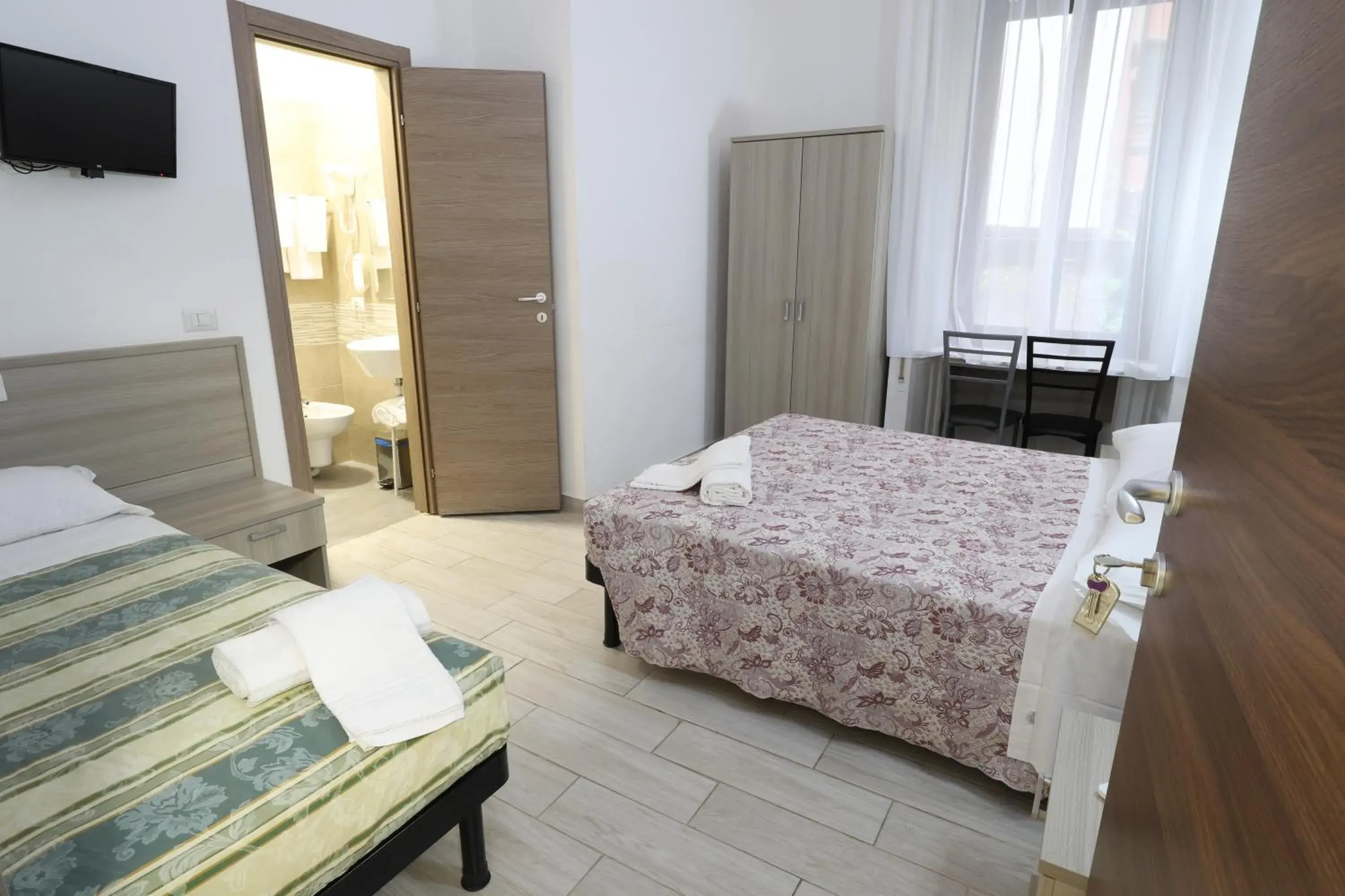 Photo of the whole room, Bed in Albergo Leonardo Da Vinci Photo of the whole room, Bed in Albergo Leonardo Da Vinci