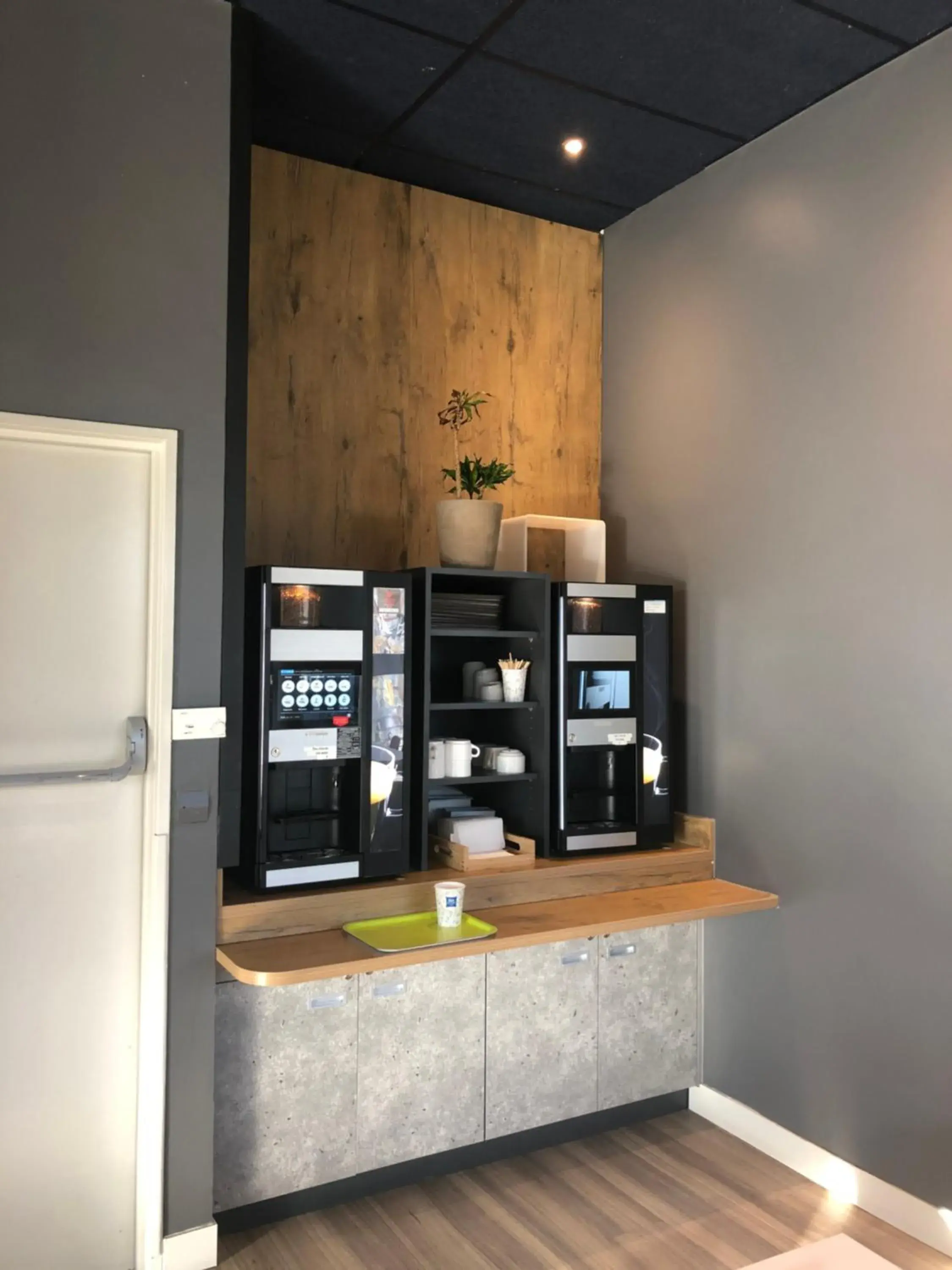 Coffee/tea facilities in ibis budget Paris Porte de Montreuil