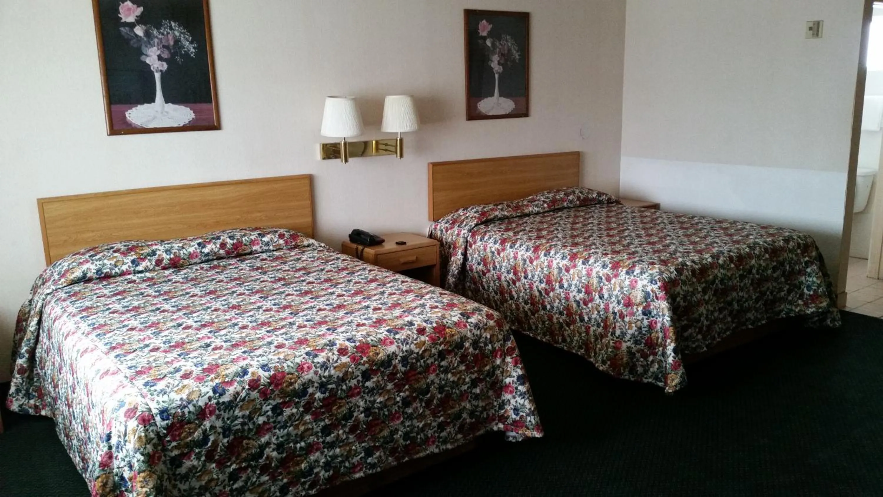 Bed in Economy Inn Motel