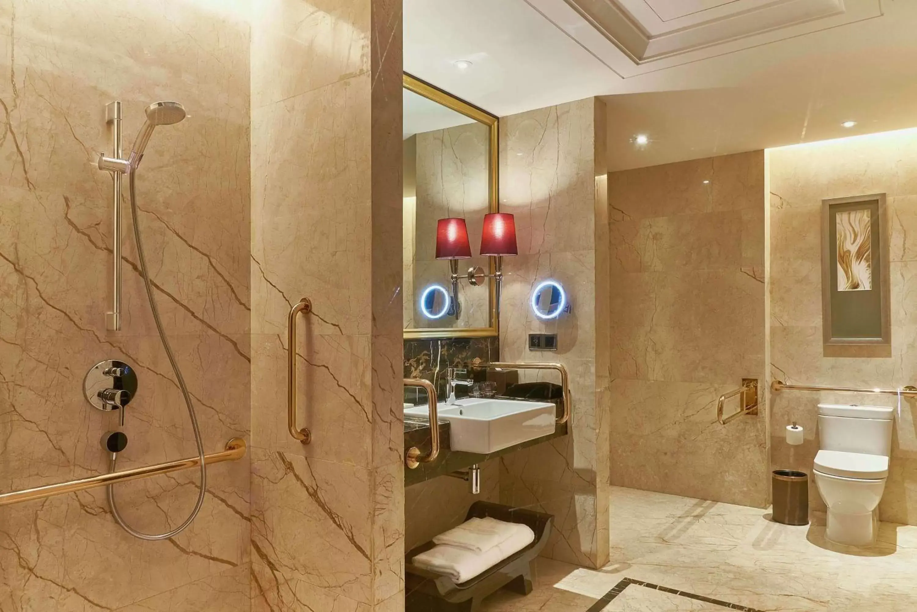 Bathroom in Hilton Zhengzhou